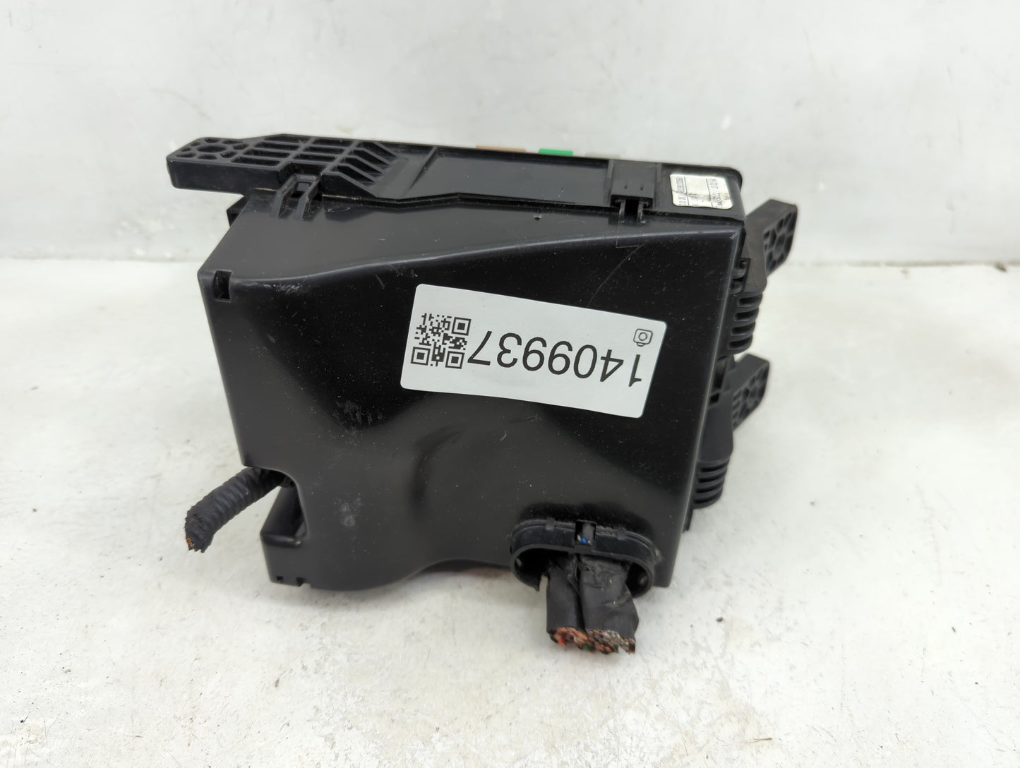 2014-2015 Hyundai Tucson Fusebox Fuse Box Panel Relay Module Fits Fits 2014 2015 OEM Used Auto Parts - Oemusedautoparts1.com