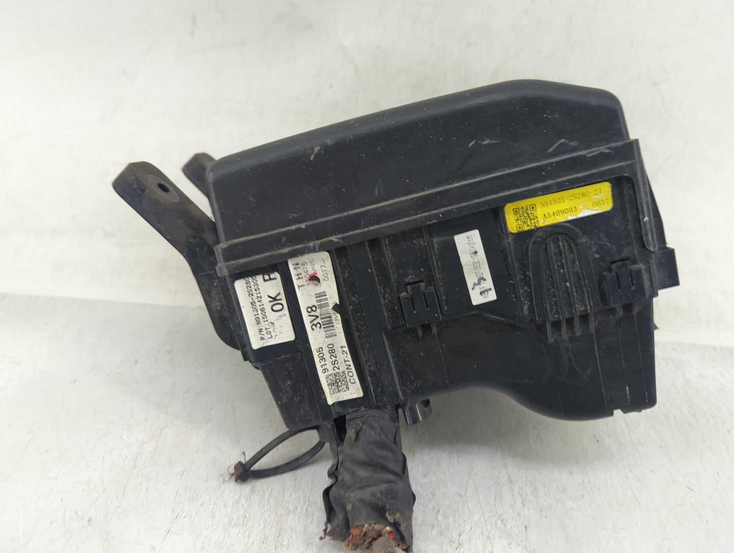 2014-2015 Hyundai Tucson Fusebox Fuse Box Panel Relay Module P/N:91305 2S280 Fits Fits 2014 2015 OEM Used Auto Parts - Oemus