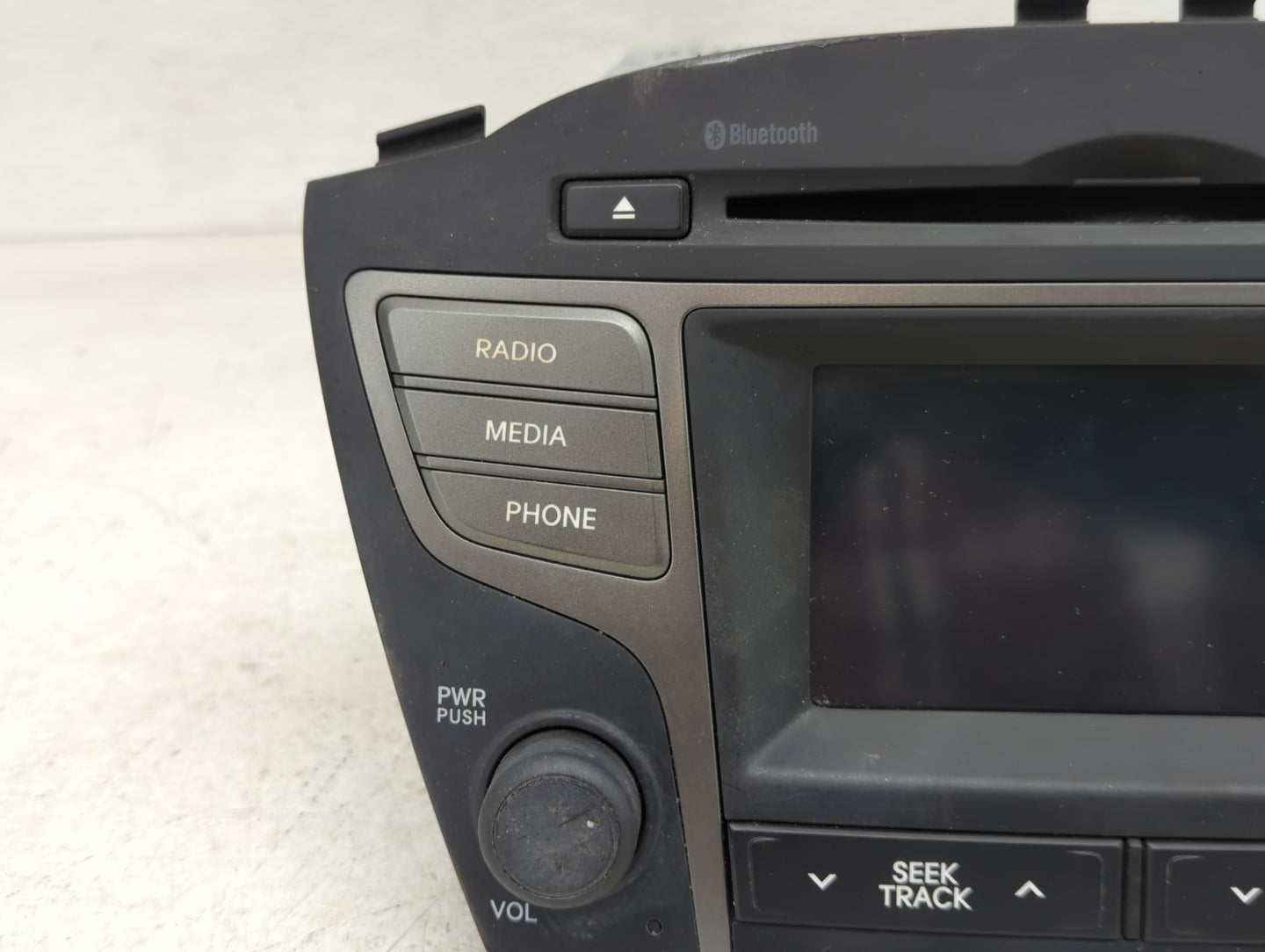 2014-2015 Hyundai Tucson Radio AM FM Cd Player Receiver Replacement P/N:961702S900T Fits Fits 2014 2015 OEM Used Auto Parts 
