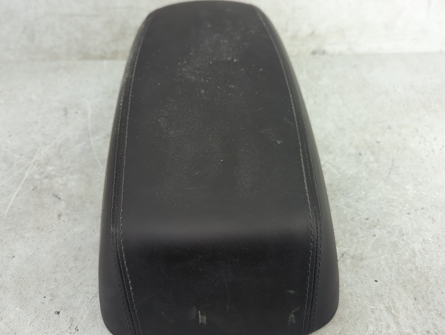 2015 Hyundai Tucson Center Console Armrest Cover Lid Fits OEM Used Auto Parts - Oemusedautoparts1.com