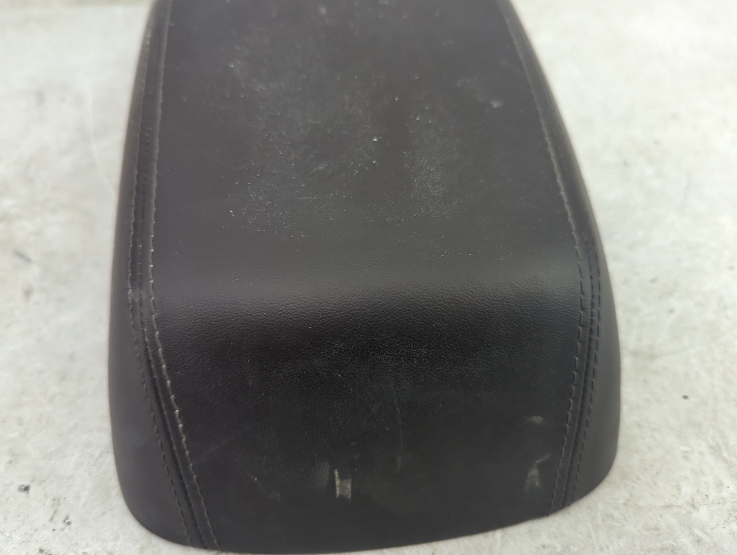 2015 Hyundai Tucson Center Console Armrest Cover Lid Fits OEM Used Auto Parts - Oemusedautoparts1.com