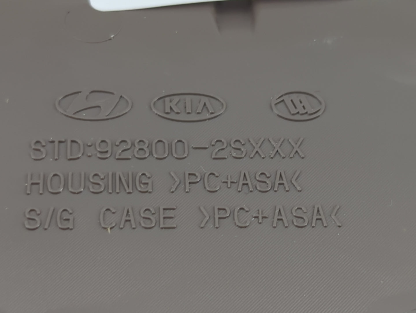 2015 Hyundai Tucson Overhead Roof Console Tan - Oemusedautoparts1.com
