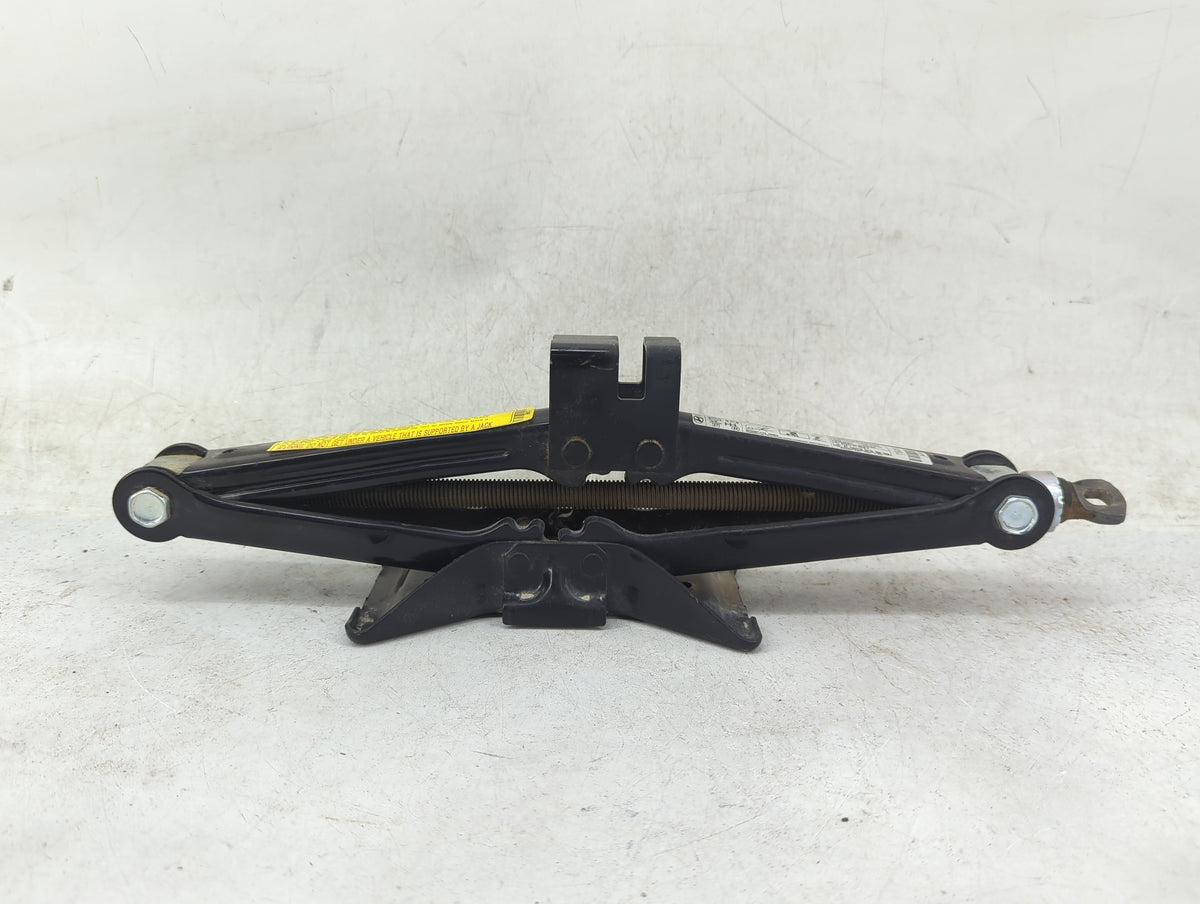 2015 Hyundai Tucson Spare Scissor Car Jack 1460156 - Oemusedautoparts1.com