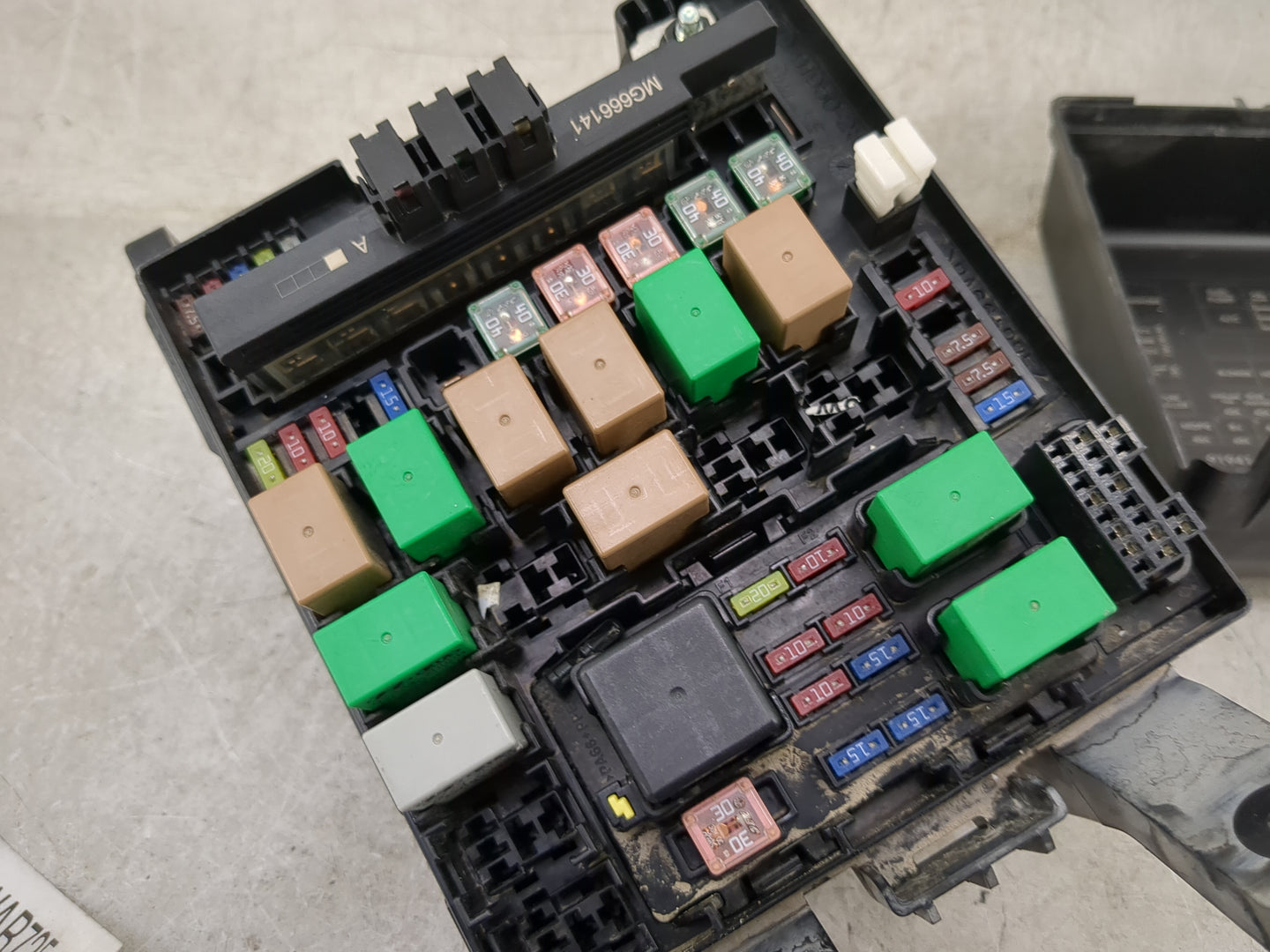 2014-2015 Hyundai Tucson Fusebox Fuse Box Panel Relay Module P/N:91941-2S120FFF MG666141 Fits Fits 2014 2015 OEM Used Auto P