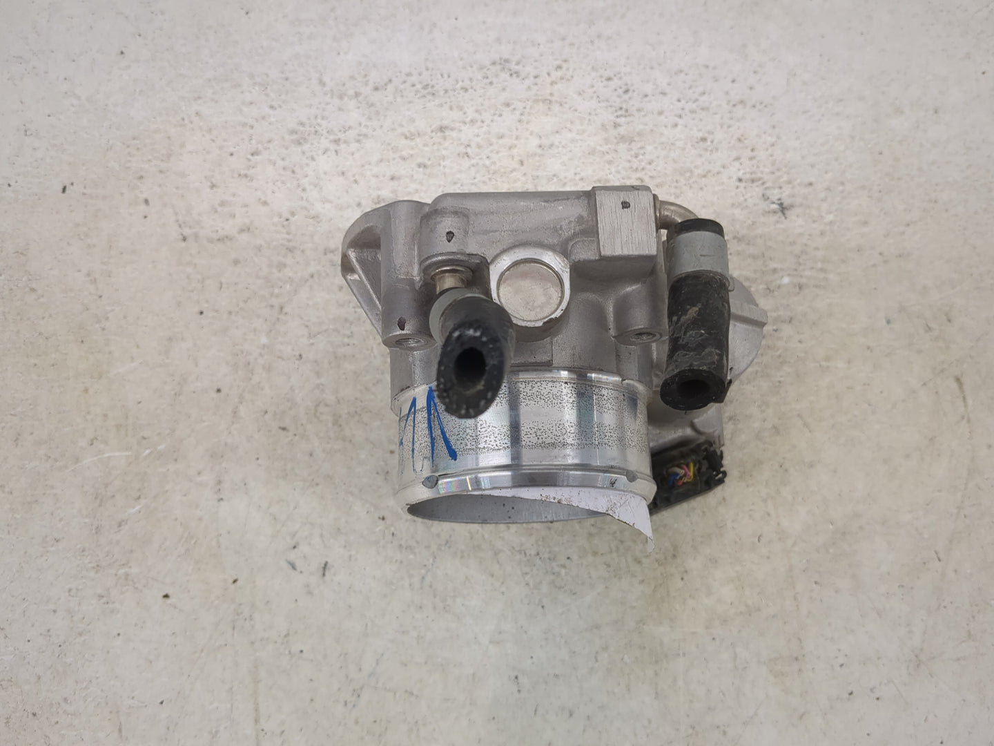 2014-2015 Hyundai Tucson Throttle Body P/N:35100-2G700 Fits Fits 2011 2012 2013 2014 2015 2016 OEM Used Auto Parts - Oemused
