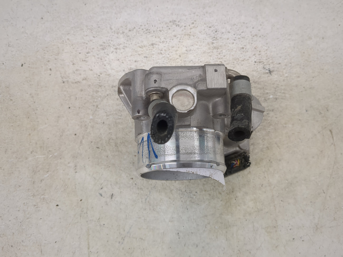 2014-2015 Hyundai Tucson Throttle Body P/N:35100-2G700 Fits Fits 2011 2012 2013 2014 2015 2016 OEM Used Auto Parts - Oemused