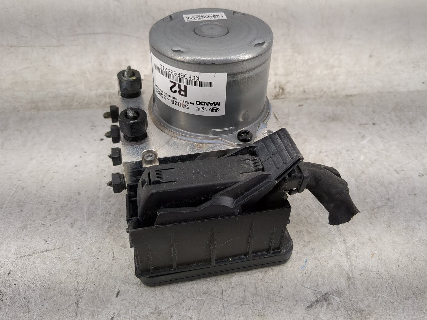 2014-2015 Hyundai Tucson ABS Pump Control Module Replacement P/N:58920-2S820 Fits Fits 2014 2015 OEM Used Auto Parts - Oemus