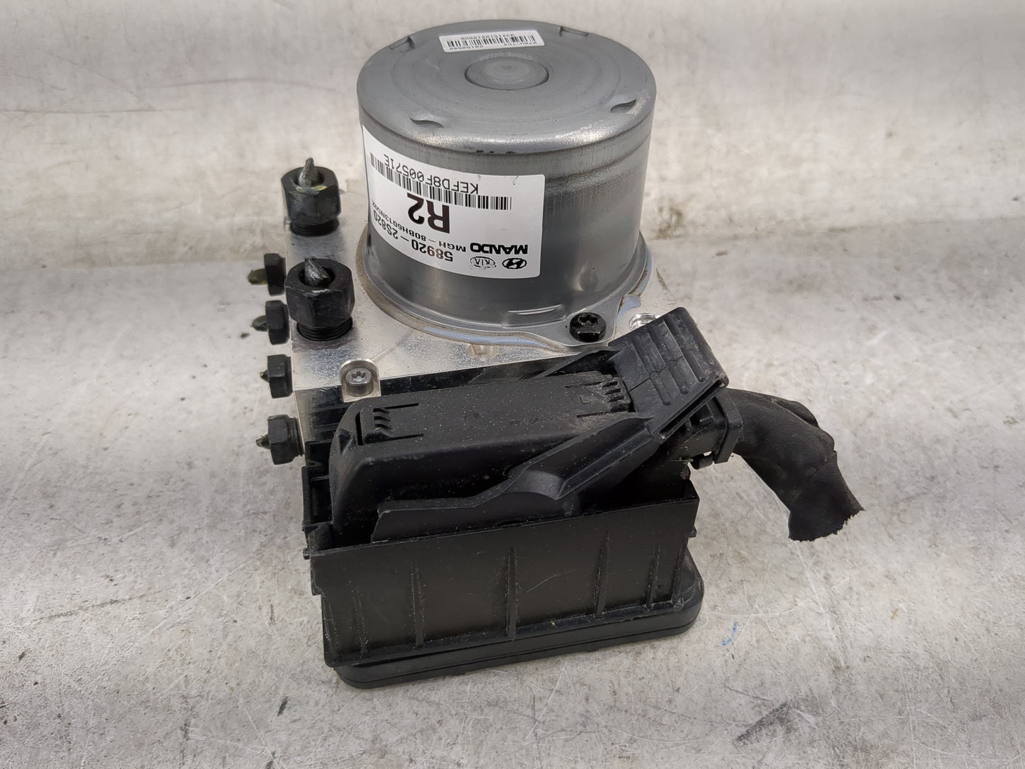 2014-2015 Hyundai Tucson ABS Pump Control Module Replacement P/N:58920-2S820 Fits Fits 2014 2015 OEM Used Auto Parts - Oemus