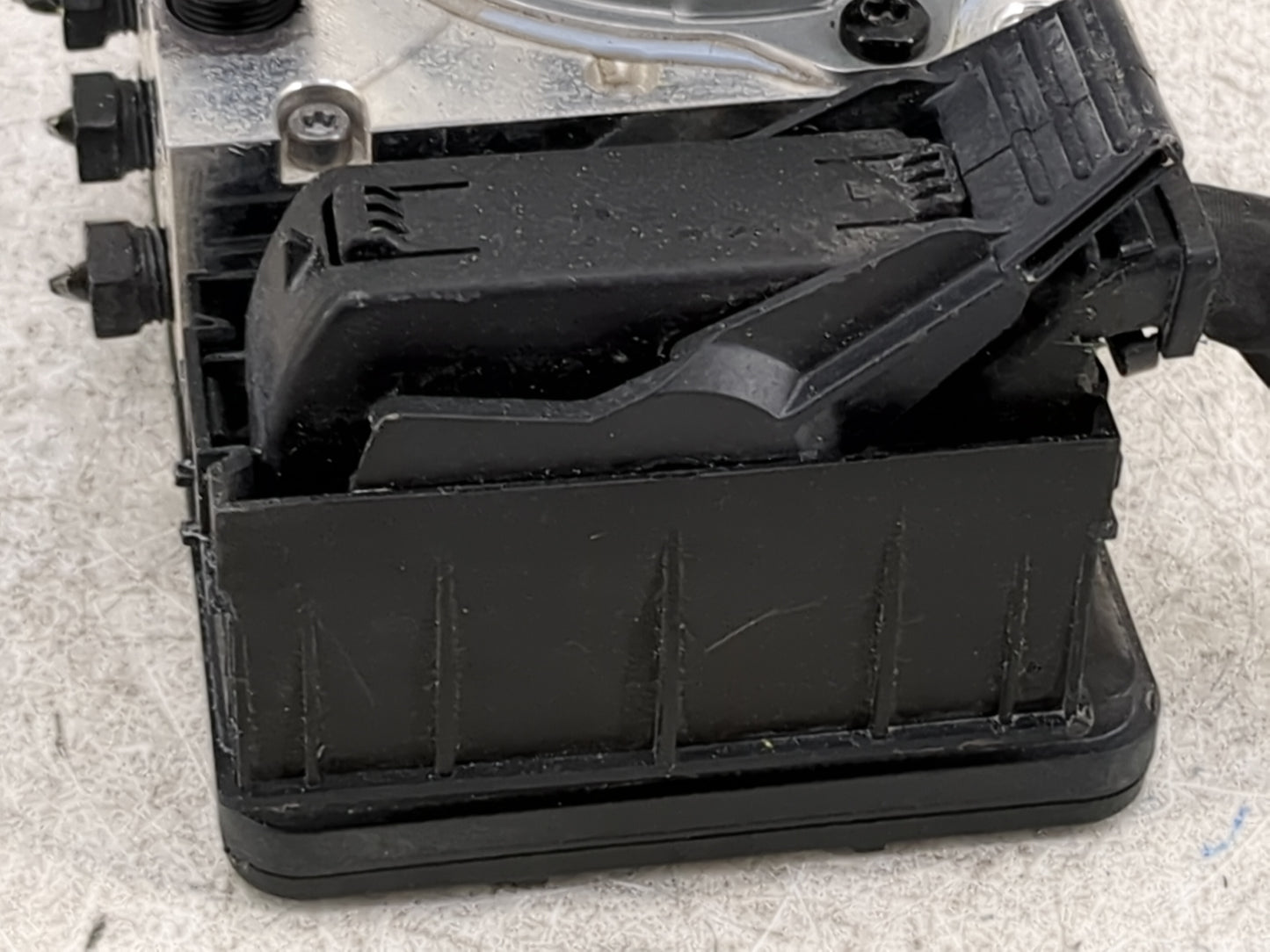 2014-2015 Hyundai Tucson ABS Pump Control Module Replacement P/N:58920-2S820 Fits Fits 2014 2015 OEM Used Auto Parts - Oemus