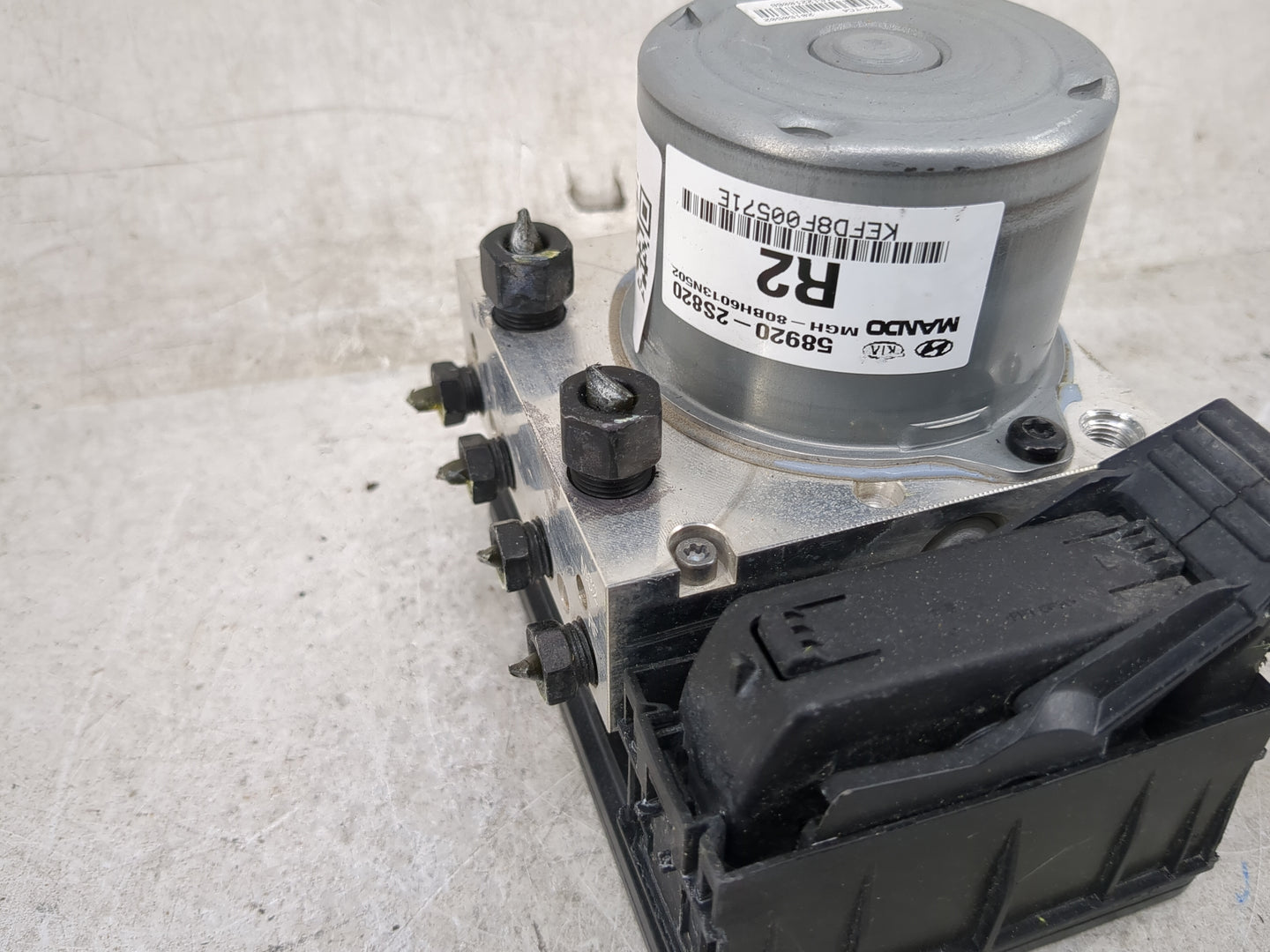 2014-2015 Hyundai Tucson ABS Pump Control Module Replacement P/N:58920-2S820 Fits Fits 2014 2015 OEM Used Auto Parts - Oemus