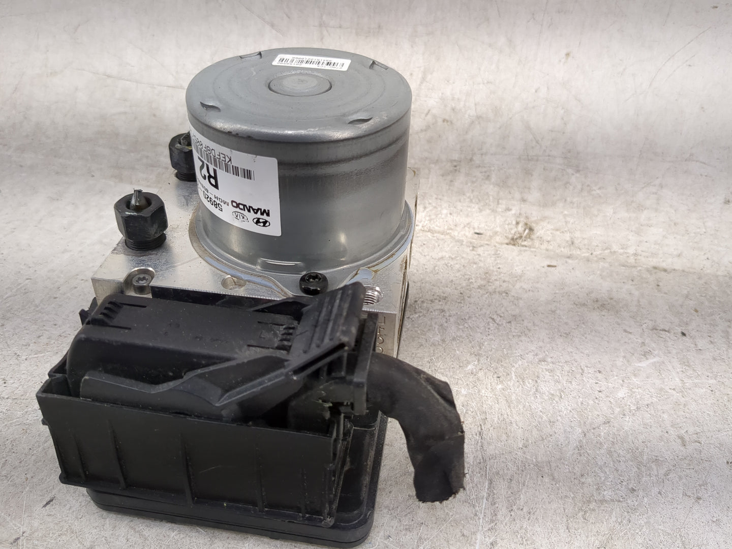 2014-2015 Hyundai Tucson ABS Pump Control Module Replacement P/N:58920-2S820 Fits Fits 2014 2015 OEM Used Auto Parts - Oemus