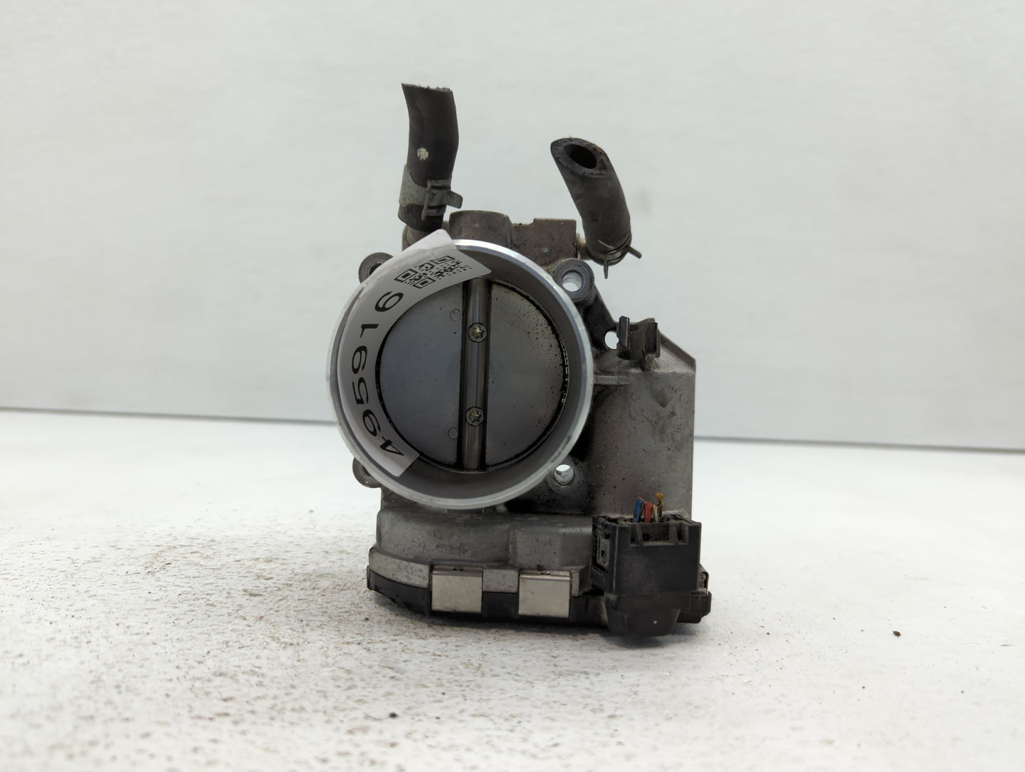 2014-2015 Hyundai Tucson Throttle Body P/N:35100-2G700 Fits Fits 2011 2012 2013 2014 2015 2016 OEM Used Auto Parts - Oemused