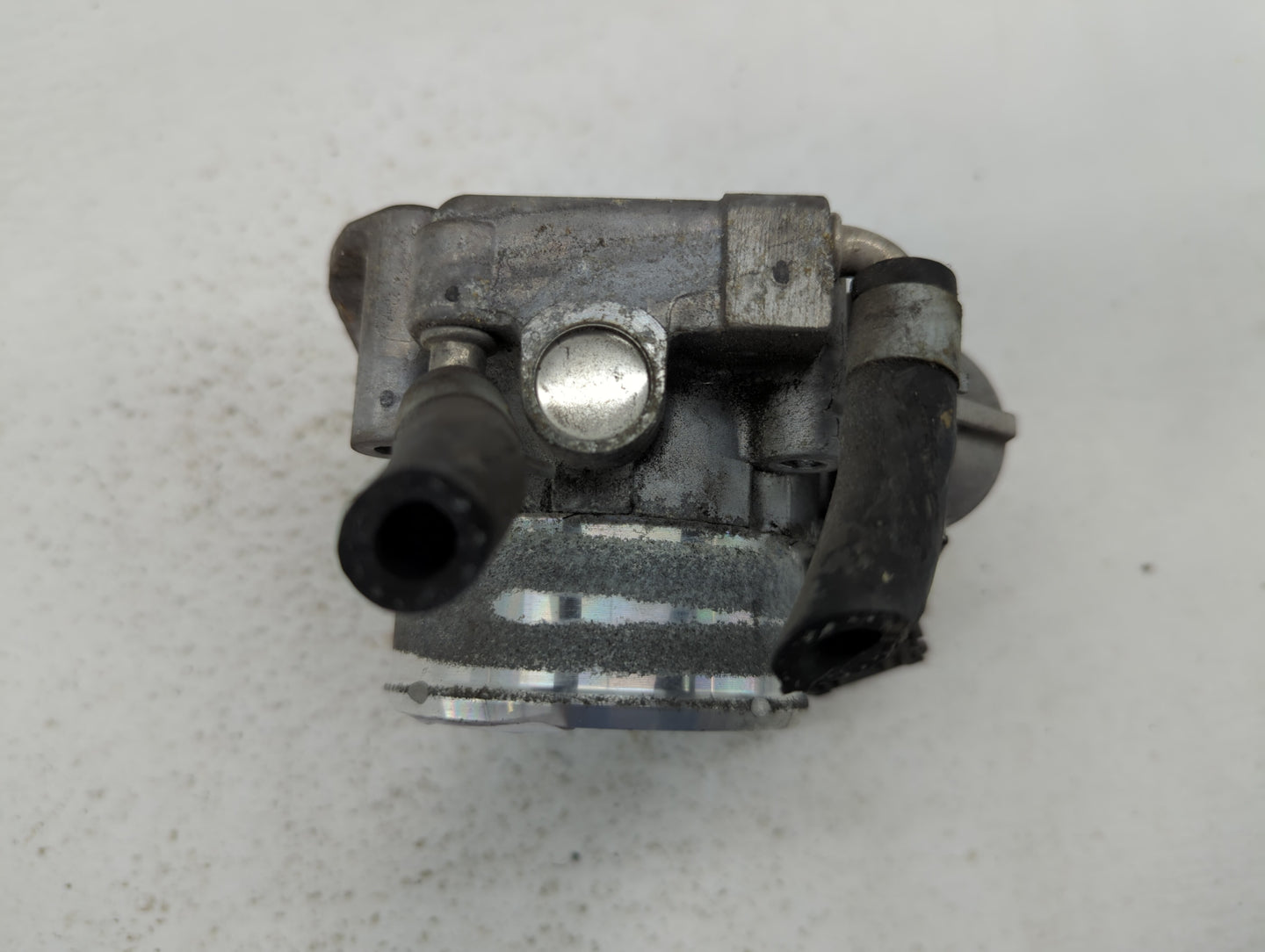 2014-2015 Hyundai Tucson Throttle Body P/N:35100-2G700 Fits Fits 2011 2012 2013 2014 2015 2016 OEM Used Auto Parts - Oemused