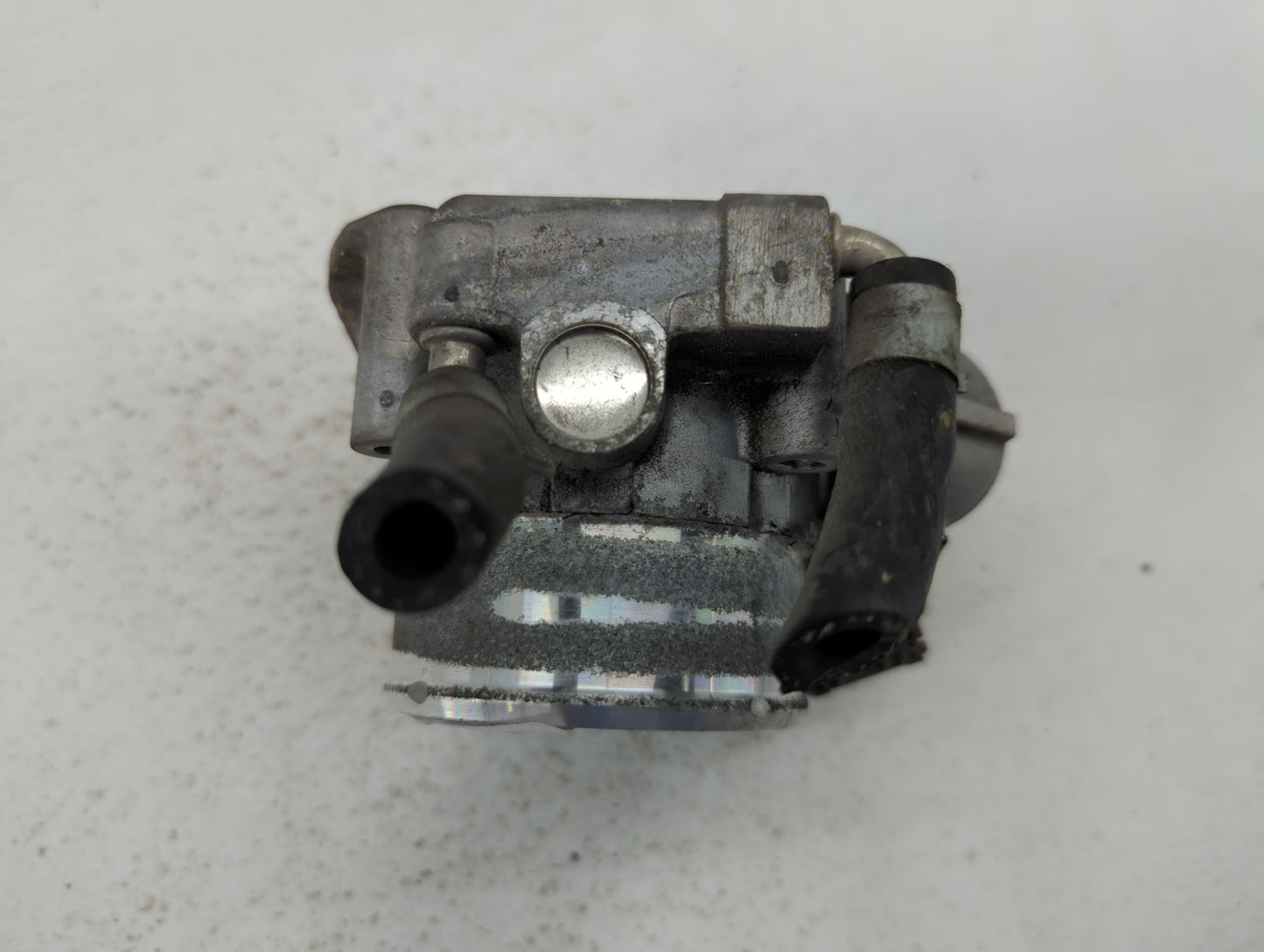 2014-2015 Hyundai Tucson Throttle Body P/N:35100-2G700 Fits Fits 2011 2012 2013 2014 2015 2016 OEM Used Auto Parts - Oemused