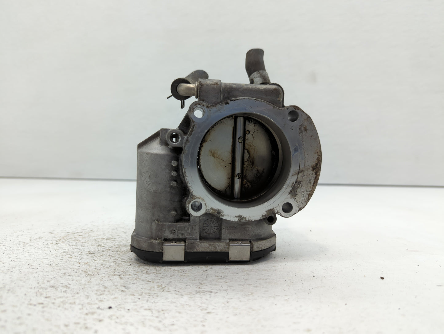 2014-2015 Hyundai Tucson Throttle Body P/N:35100-2G700 Fits Fits 2011 2012 2013 2014 2015 2016 OEM Used Auto Parts - Oemused