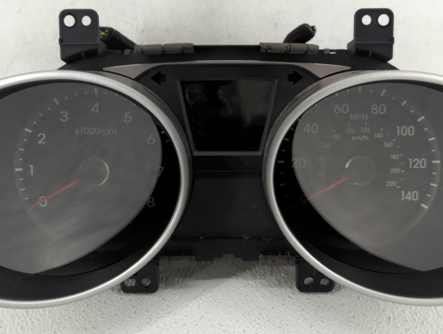 2014-2015 Hyundai Tucson Instrument Cluster Speedometer Gauges P/N:94011-2S040 Fits Fits 2014 2015 OEM Used Auto Parts - Oem
