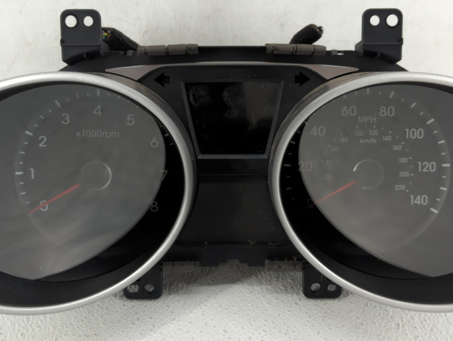 2014-2015 Hyundai Tucson Instrument Cluster Speedometer Gauges P/N:94011-2S040 Fits Fits 2014 2015 OEM Used Auto Parts - Oem