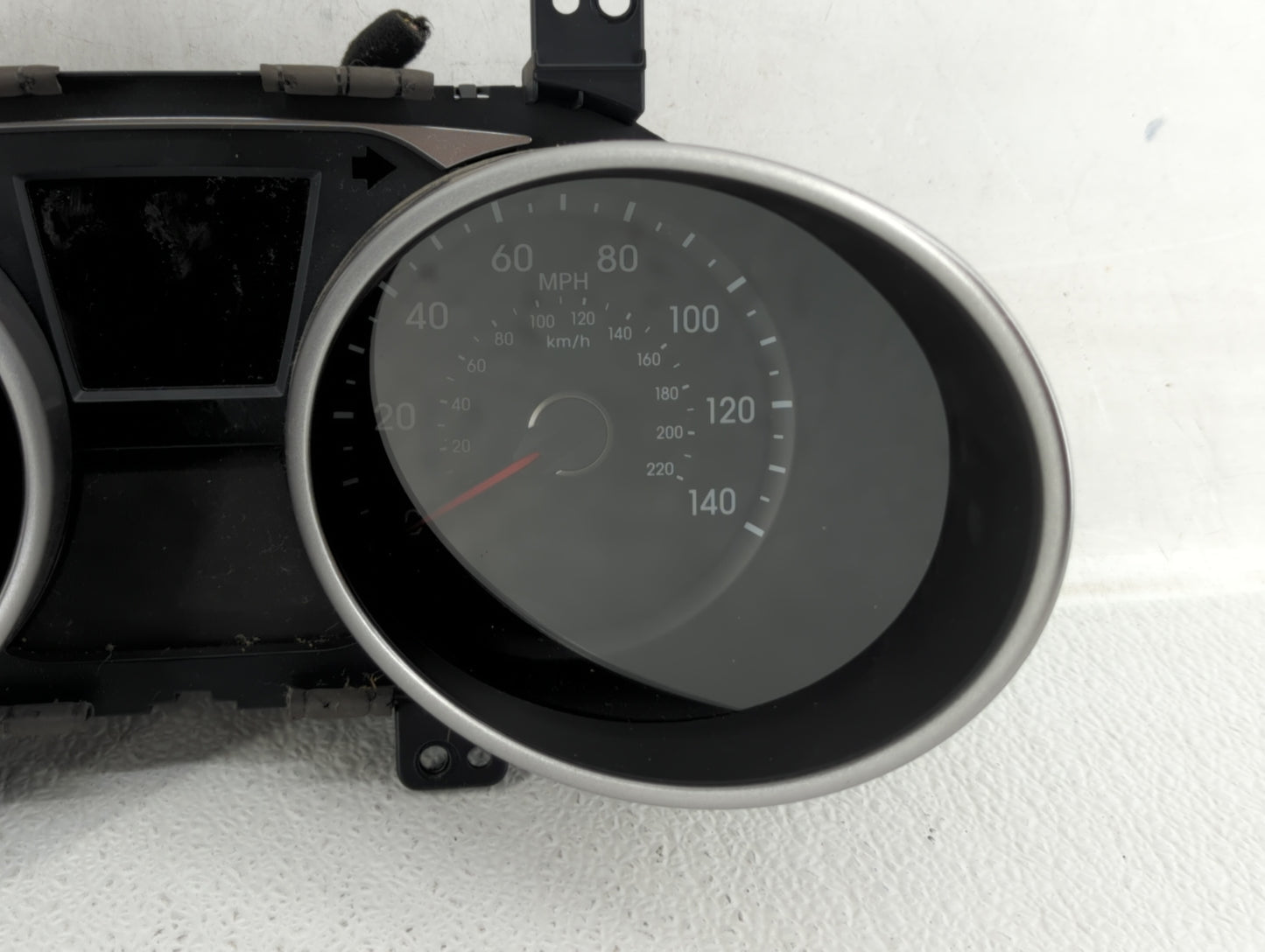 2014-2015 Hyundai Tucson Instrument Cluster Speedometer Gauges P/N:94011-2S040 Fits Fits 2014 2015 OEM Used Auto Parts - Oem