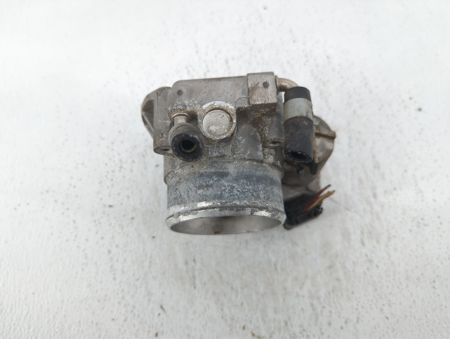2014-2015 Hyundai Tucson Throttle Body P/N:35100-2G700 Fits Fits 2011 2012 2013 2014 2015 2016 OEM Used Auto Parts - Oemused