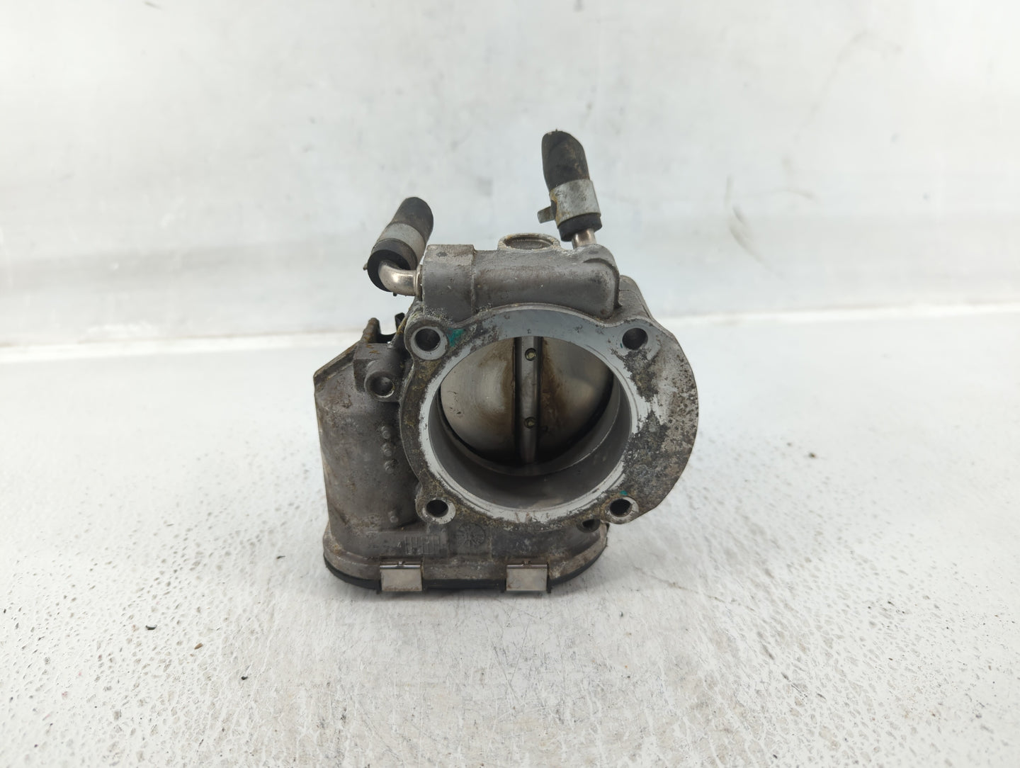 2014-2015 Hyundai Tucson Throttle Body P/N:35100-2G700 Fits Fits 2011 2012 2013 2014 2015 2016 OEM Used Auto Parts - Oemused