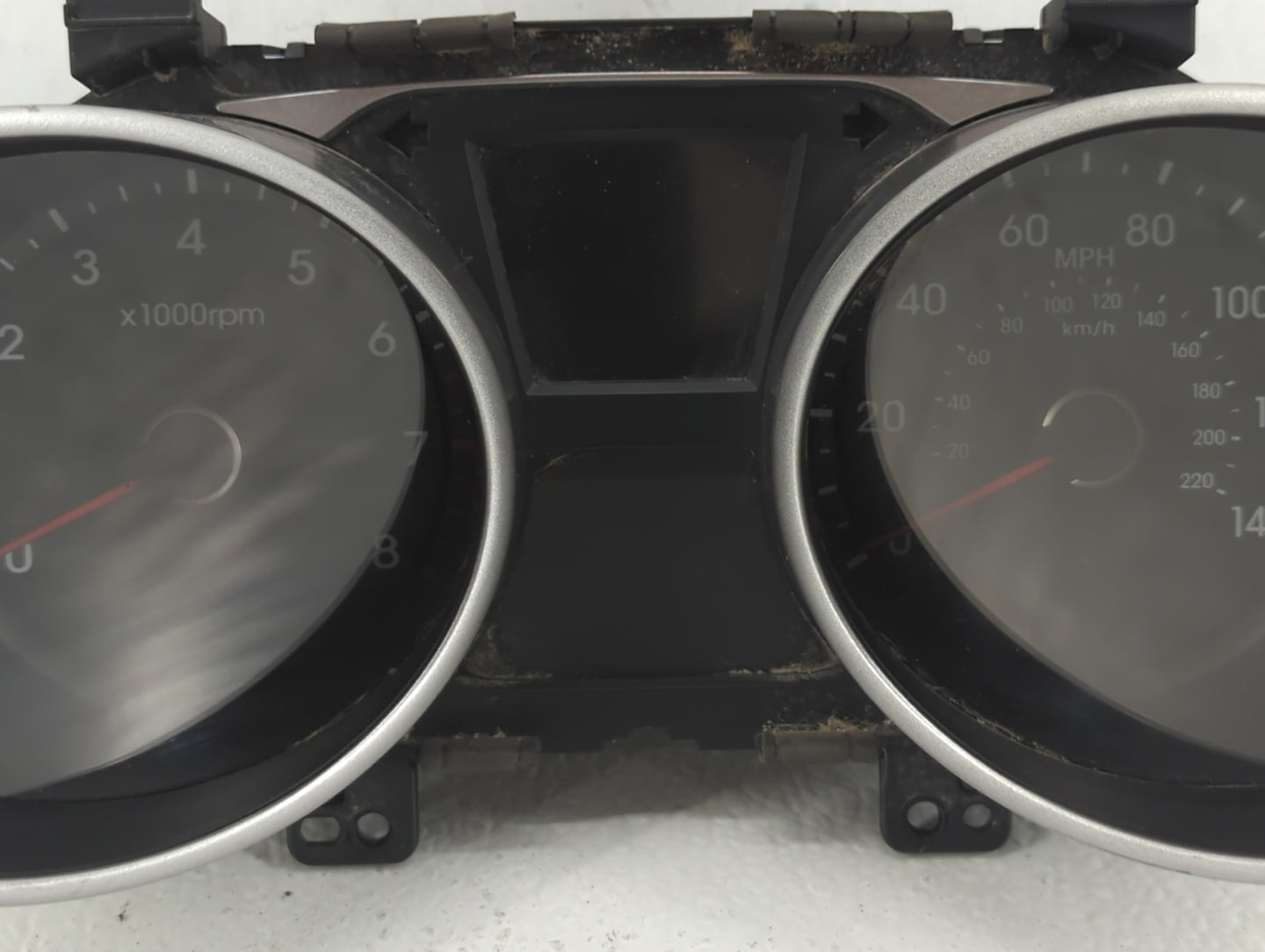 2014-2015 Hyundai Tucson Instrument Cluster Speedometer Gauges P/N:94011-2S080 Fits Fits 2014 2015 OEM Used Auto Parts - Oem