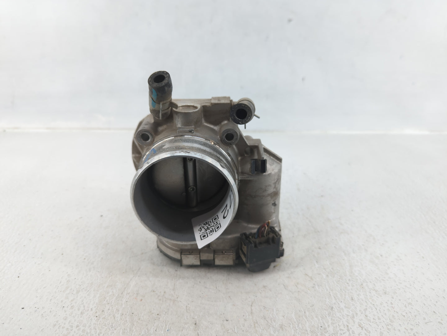 2014-2015 Hyundai Tucson Throttle Body P/N:35100-2G700 Fits Fits 2011 2012 2013 2014 2015 2016 OEM Used Auto Parts - Oemused