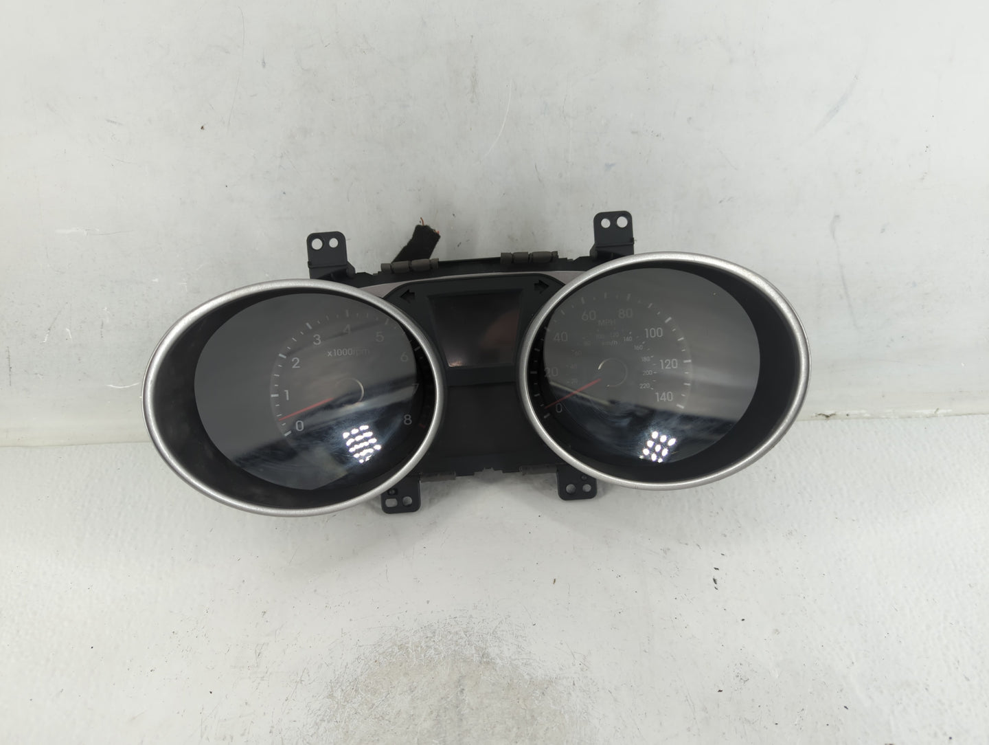 2014-2015 Hyundai Tucson Instrument Cluster Speedometer Gauges P/N:94011-2S080 Fits Fits 2014 2015 OEM Used Auto Parts - Oem
