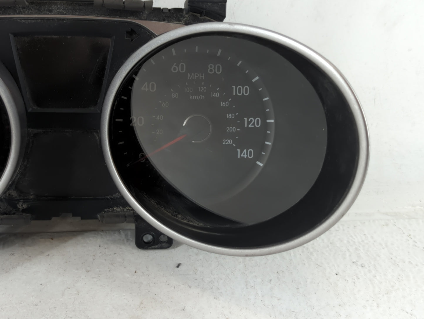 2014-2015 Hyundai Tucson Instrument Cluster Speedometer Gauges P/N:94011-2S080 Fits Fits 2014 2015 OEM Used Auto Parts - Oem