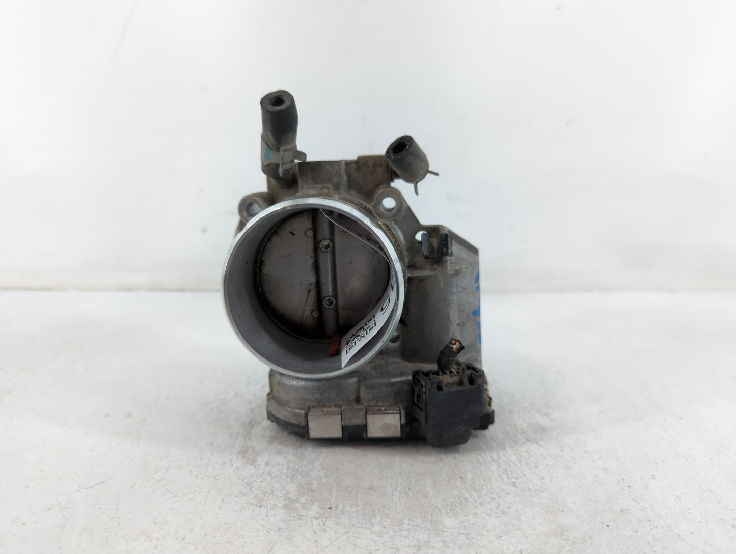 2014-2015 Hyundai Tucson Throttle Body P/N:35100-2G700 Fits Fits 2011 2012 2013 2014 2015 2016 OEM Used Auto Parts - Oemused