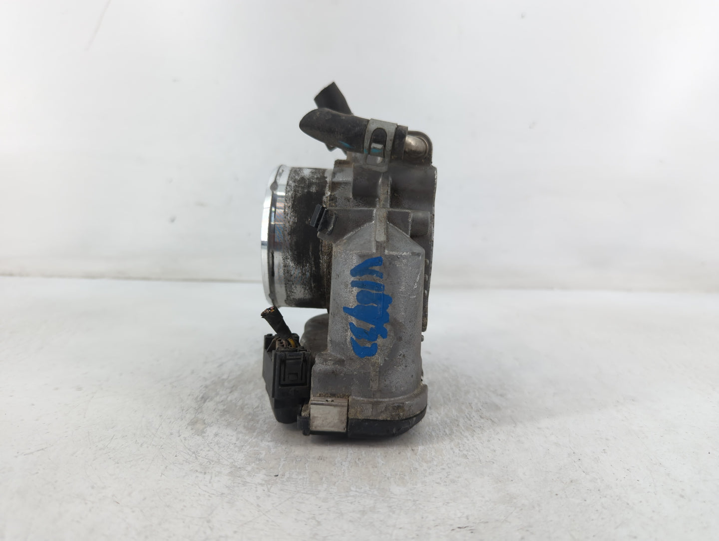 2014-2015 Hyundai Tucson Throttle Body P/N:35100-2G700 Fits Fits 2011 2012 2013 2014 2015 2016 OEM Used Auto Parts - Oemused