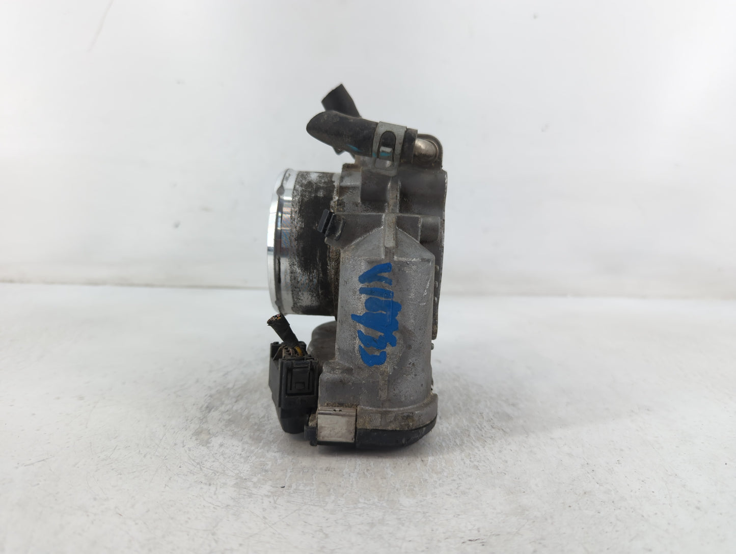 2014-2015 Hyundai Tucson Throttle Body P/N:35100-2G700 Fits Fits 2011 2012 2013 2014 2015 2016 OEM Used Auto Parts - Oemused