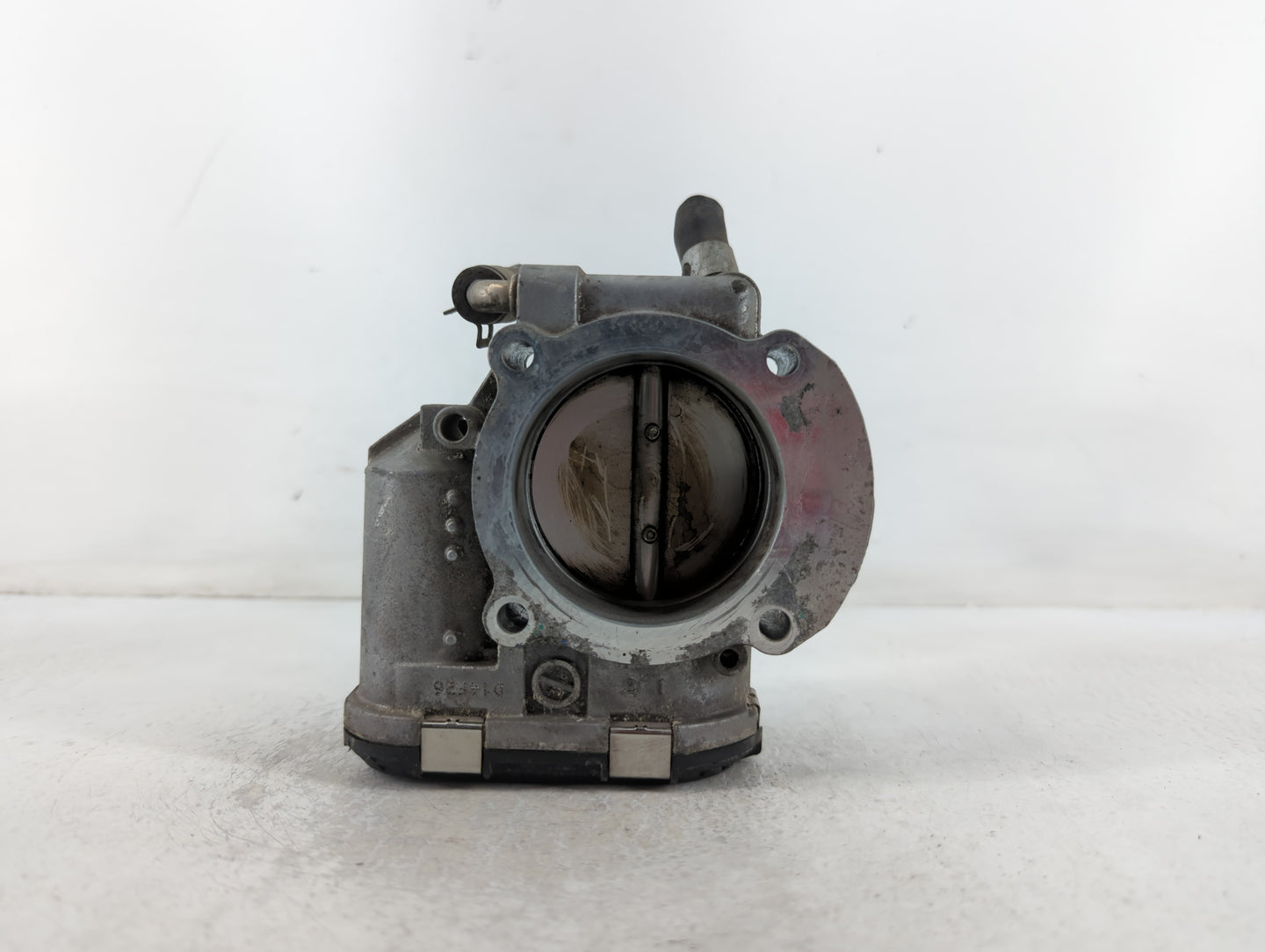 2014-2015 Hyundai Tucson Throttle Body P/N:35100-2G700 Fits Fits 2011 2012 2013 2014 2015 2016 OEM Used Auto Parts - Oemused