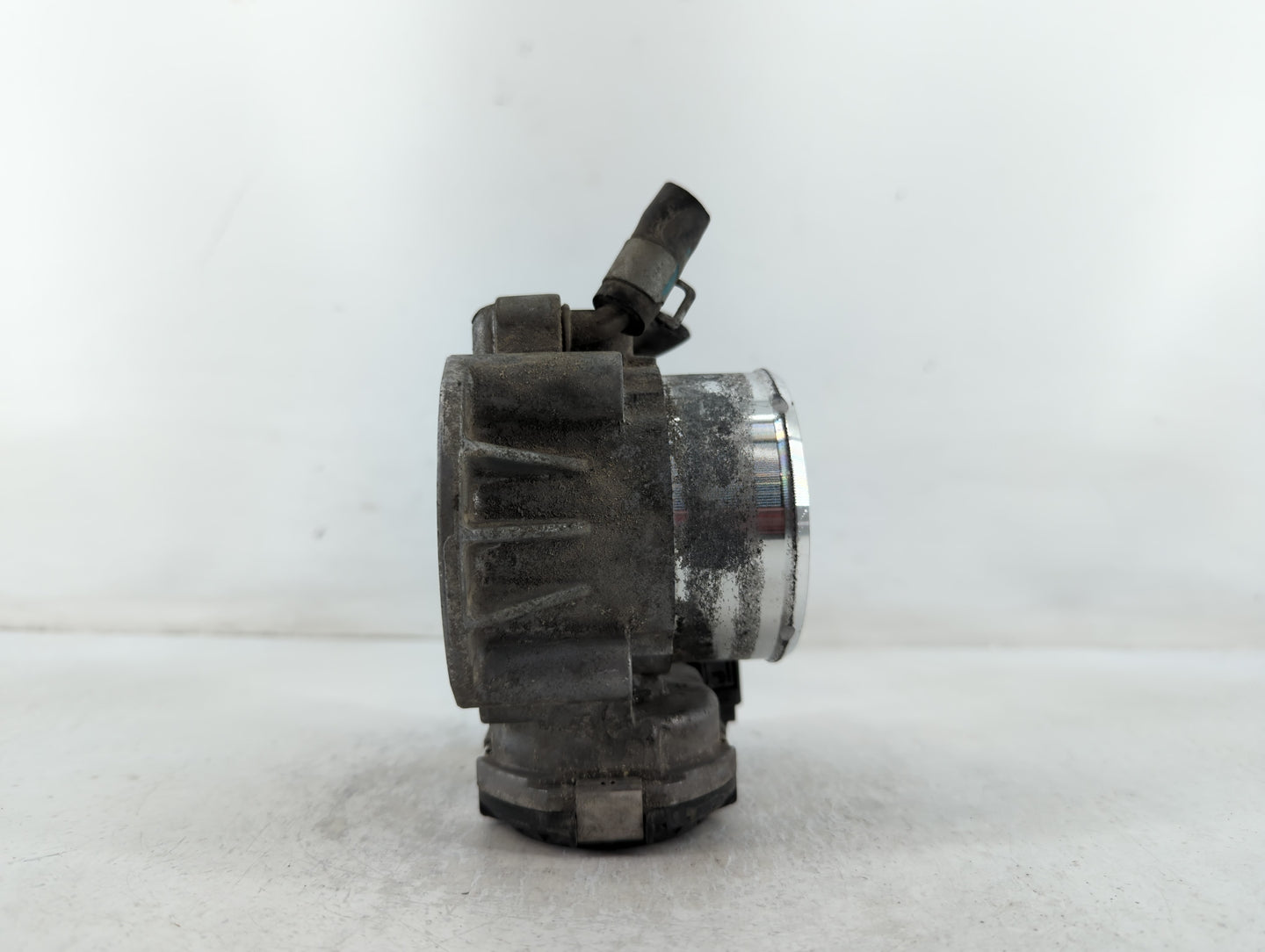 2014-2015 Hyundai Tucson Throttle Body P/N:35100-2G700 Fits Fits 2011 2012 2013 2014 2015 2016 OEM Used Auto Parts - Oemused