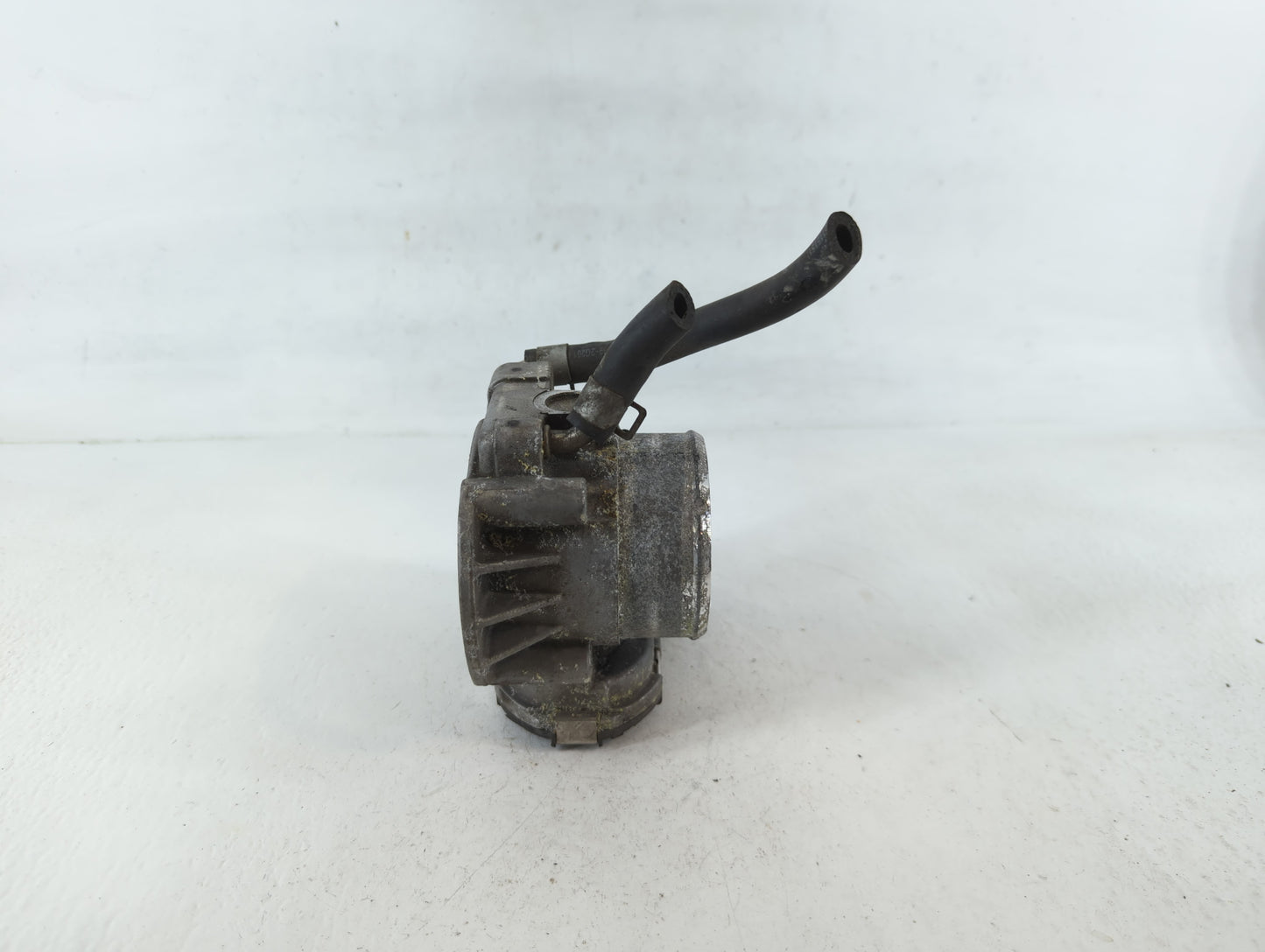 2014-2015 Hyundai Tucson Throttle Body P/N:35100-2G700 Fits Fits 2011 2012 2013 2014 2015 2016 OEM Used Auto Parts - Oemused