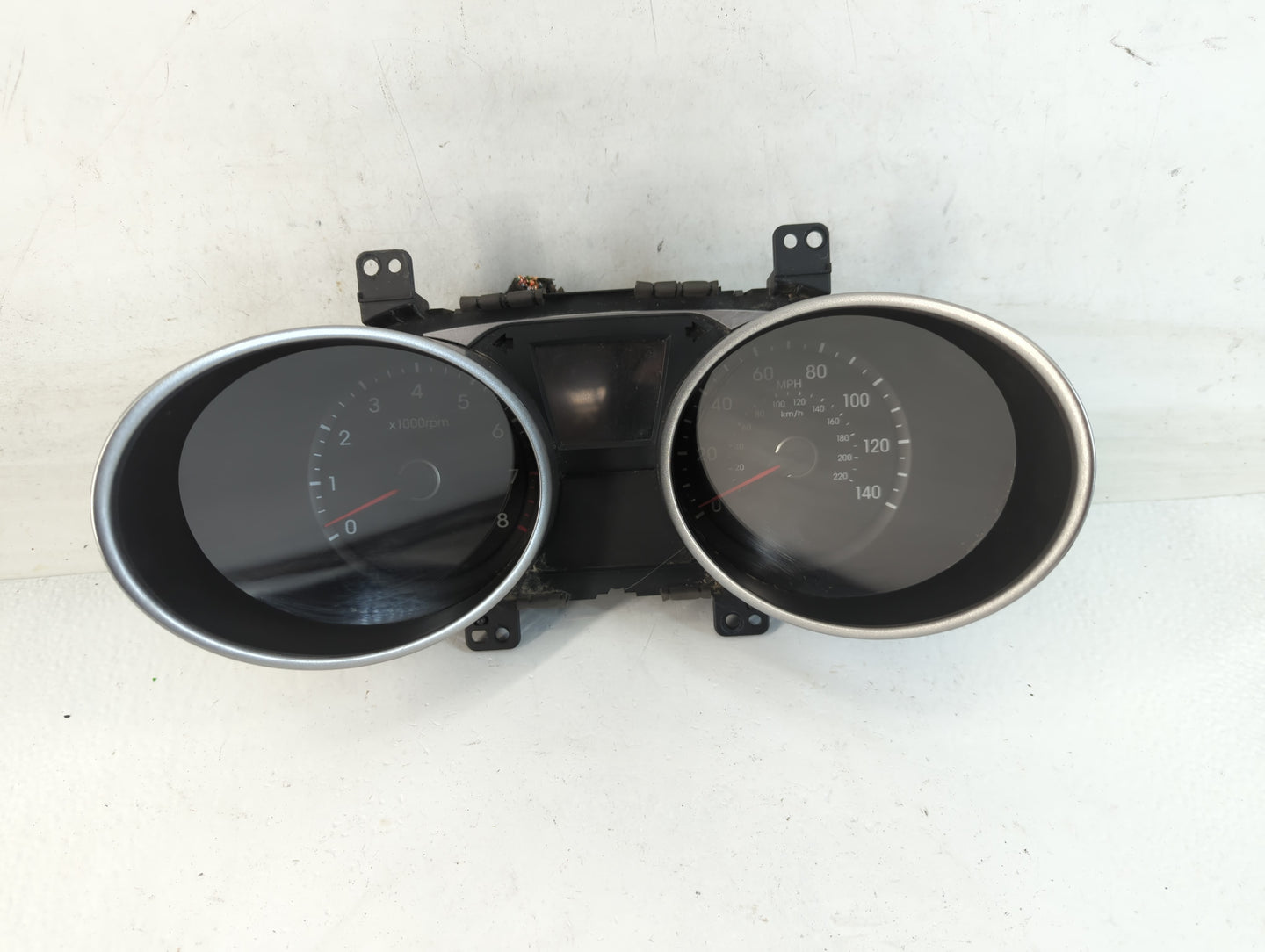 2014-2015 Hyundai Tucson Instrument Cluster Speedometer Gauges P/N:94011-2S020 Fits Fits 2014 2015 OEM Used Auto Parts - Oem