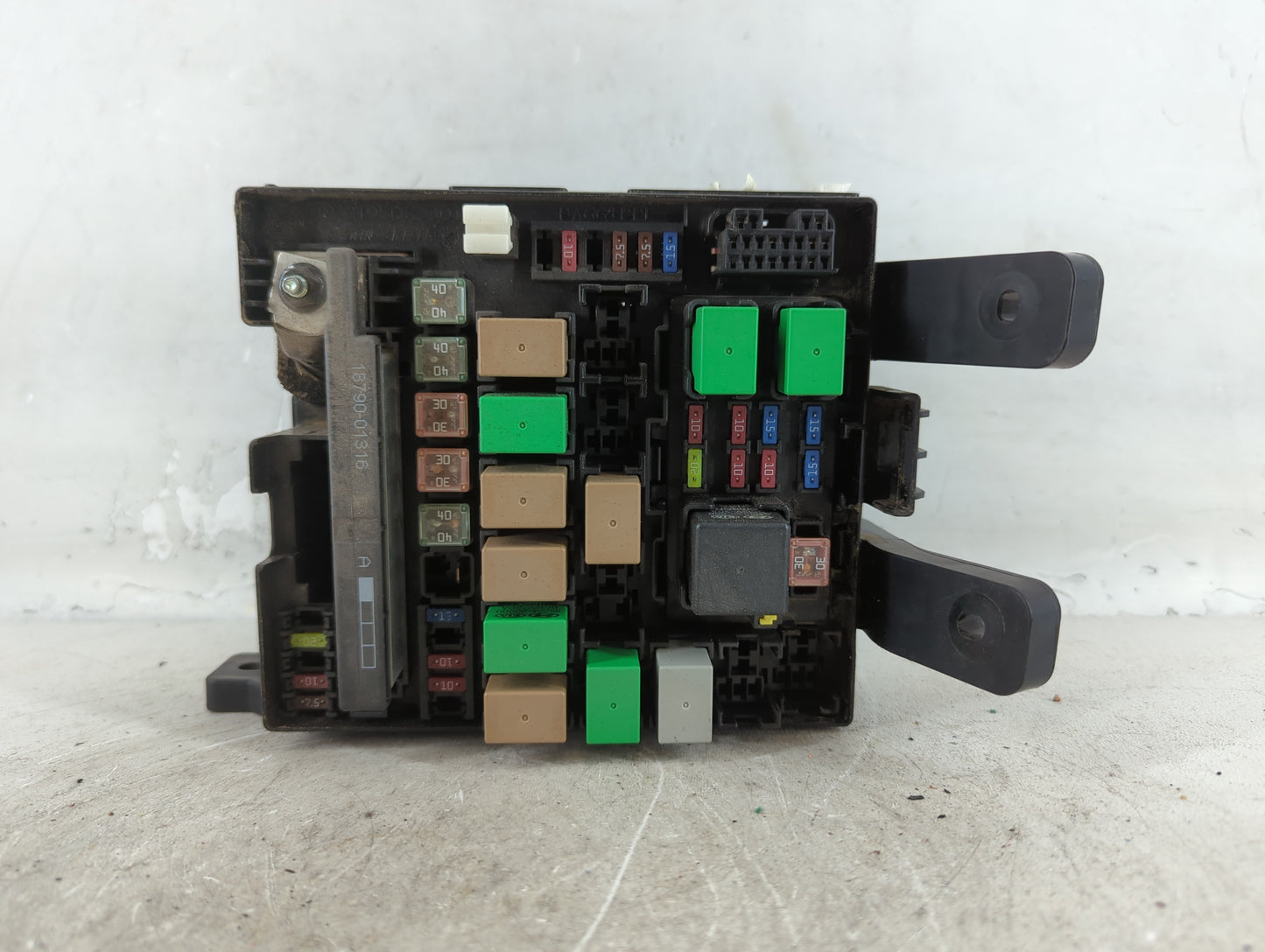 2014-2015 Hyundai Tucson Fusebox Fuse Box Panel Relay Module P/N:91307 2S480 Fits Fits 2014 2015 OEM Used Auto Parts - Oemus