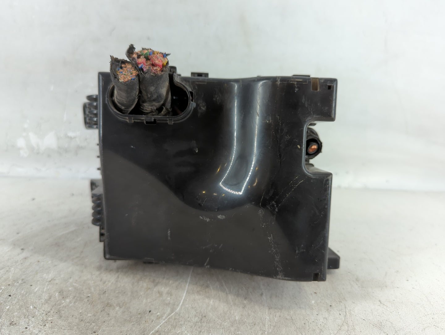 2014-2015 Hyundai Tucson Fusebox Fuse Box Panel Relay Module P/N:91307 2S480 Fits Fits 2014 2015 OEM Used Auto Parts - Oemus
