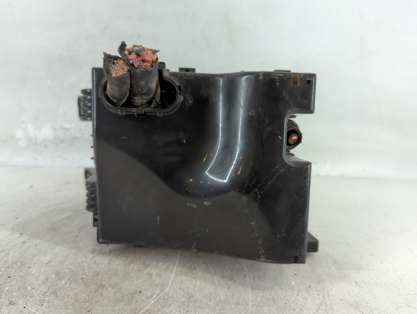 2014-2015 Hyundai Tucson Fusebox Fuse Box Panel Relay Module P/N:91307 2S480 Fits Fits 2014 2015 OEM Used Auto Parts - Oemus