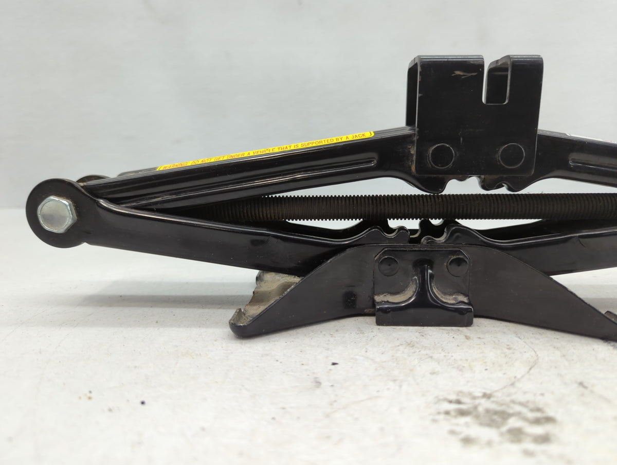 2015 Hyundai Tucson Spare Scissor Car Jack 801257 - Oemusedautoparts1.com