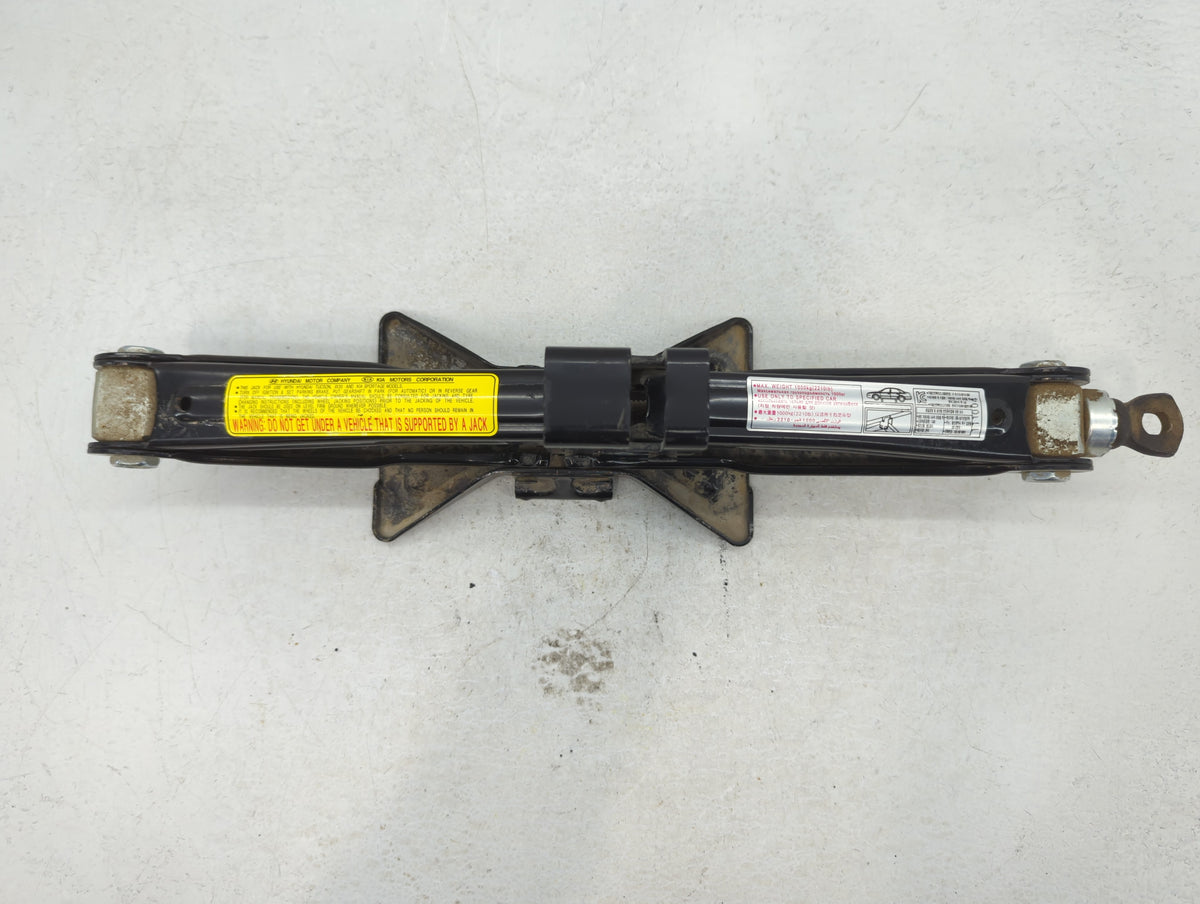 2015 Hyundai Tucson Spare Scissor Car Jack 801257 - Oemusedautoparts1.com