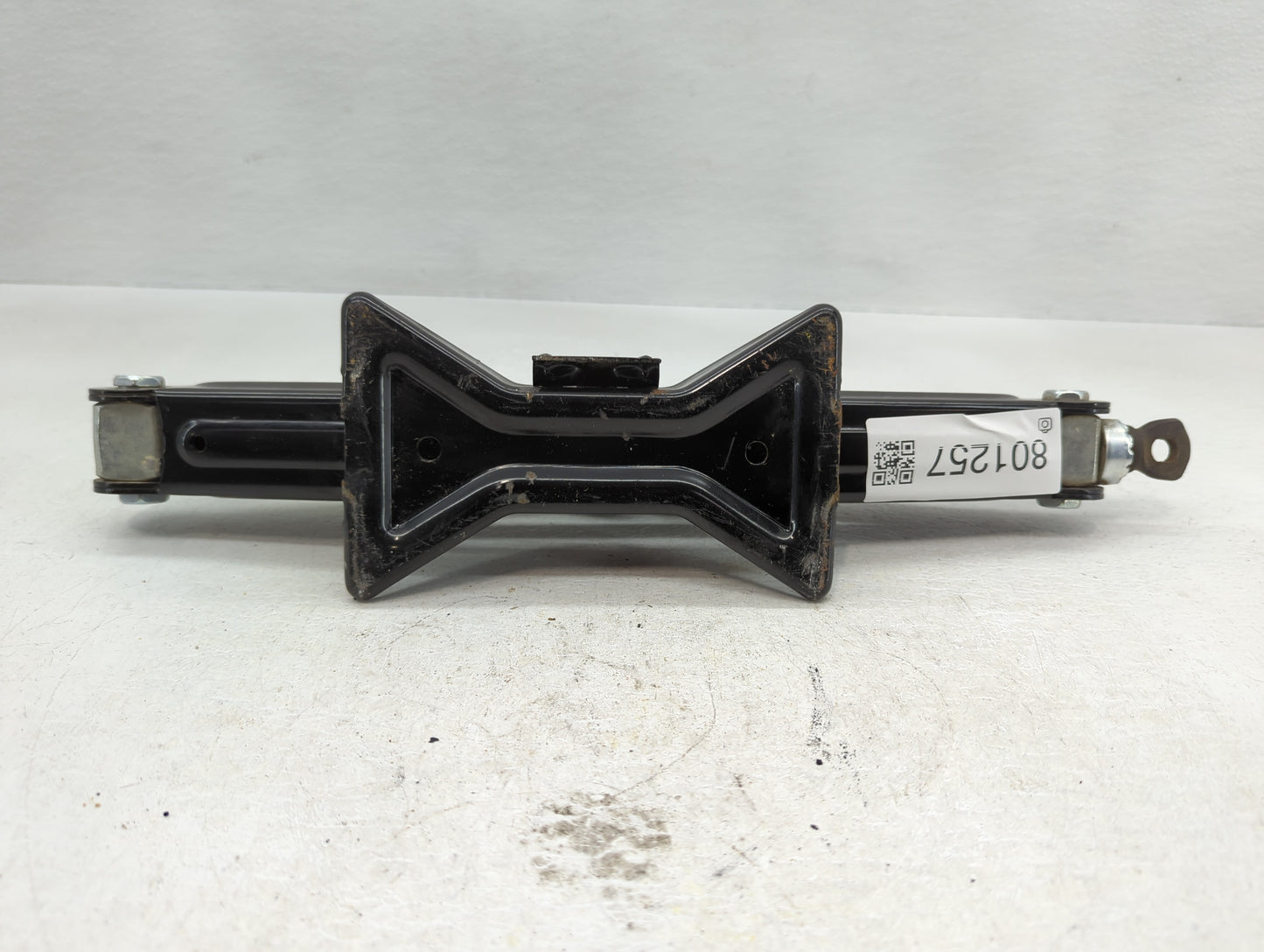 2015 Hyundai Tucson Spare Scissor Car Jack 801257 - Oemusedautoparts1.com