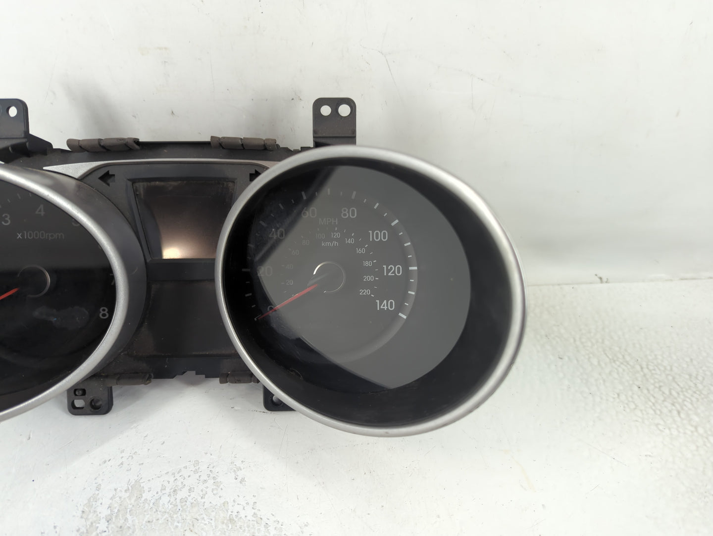 2014-2015 Hyundai Tucson Instrument Cluster Speedometer Gauges P/N:SEQ 040 Fits Fits 2014 2015 OEM Used Auto Parts - Oemused