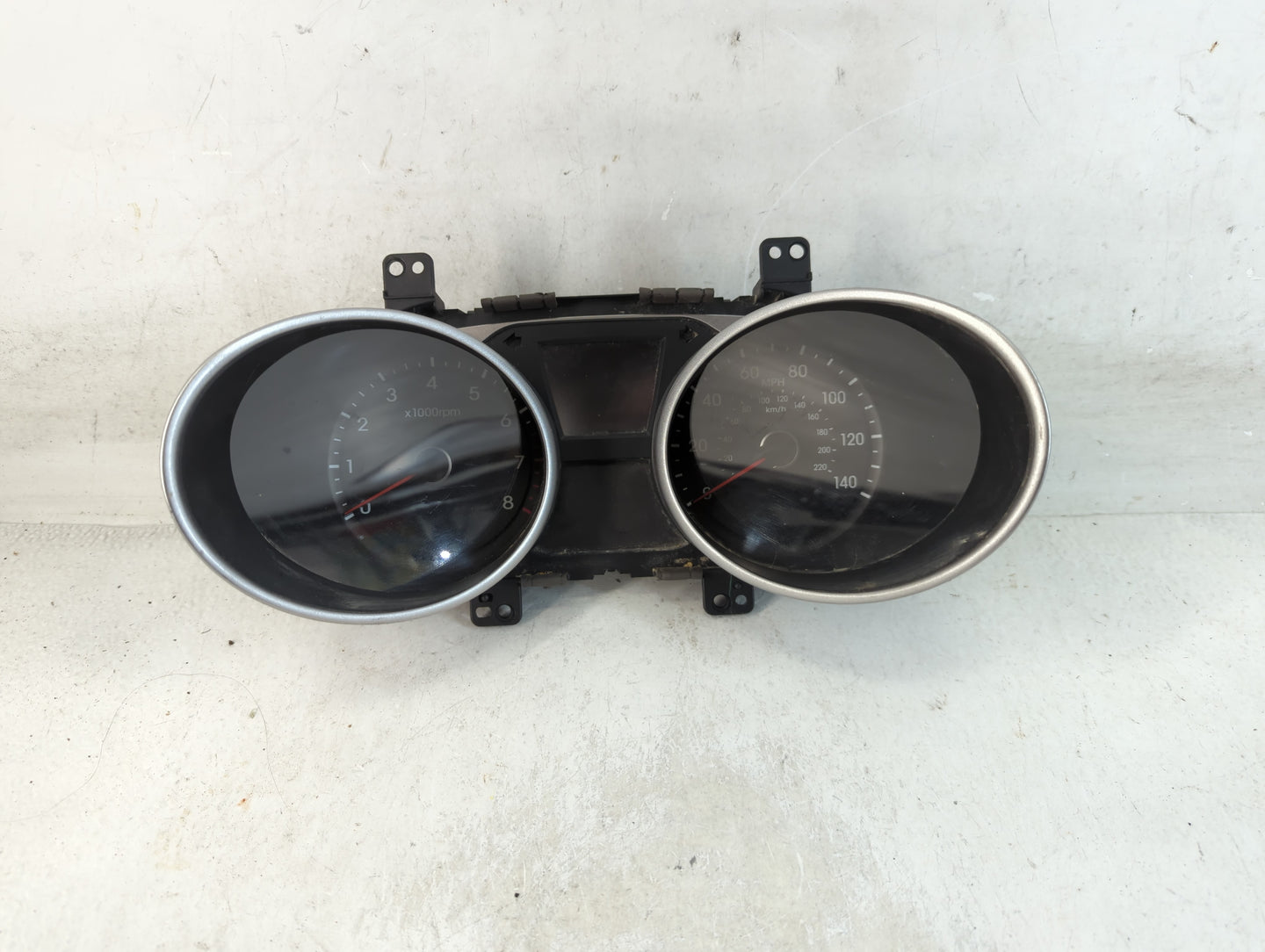 2014-2015 Hyundai Tucson Instrument Cluster Speedometer Gauges P/N:94011-2S080 Fits Fits 2014 2015 OEM Used Auto Parts - Oem