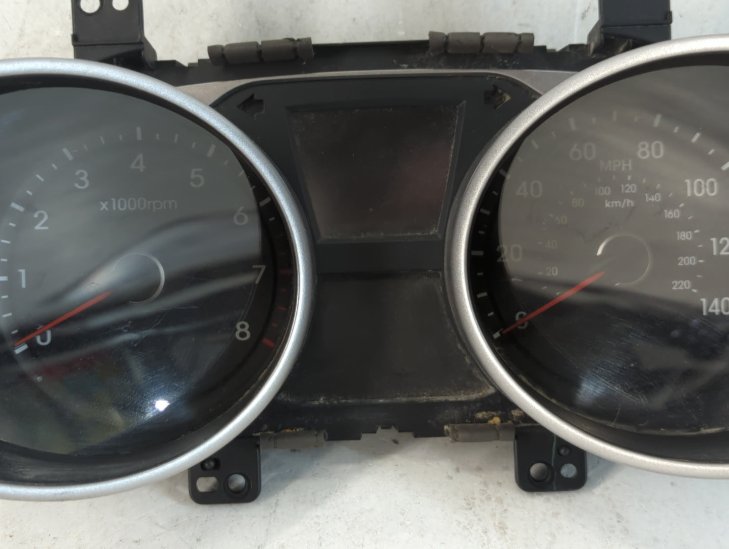 2014-2015 Hyundai Tucson Instrument Cluster Speedometer Gauges P/N:94011-2S080 Fits Fits 2014 2015 OEM Used Auto Parts - Oem