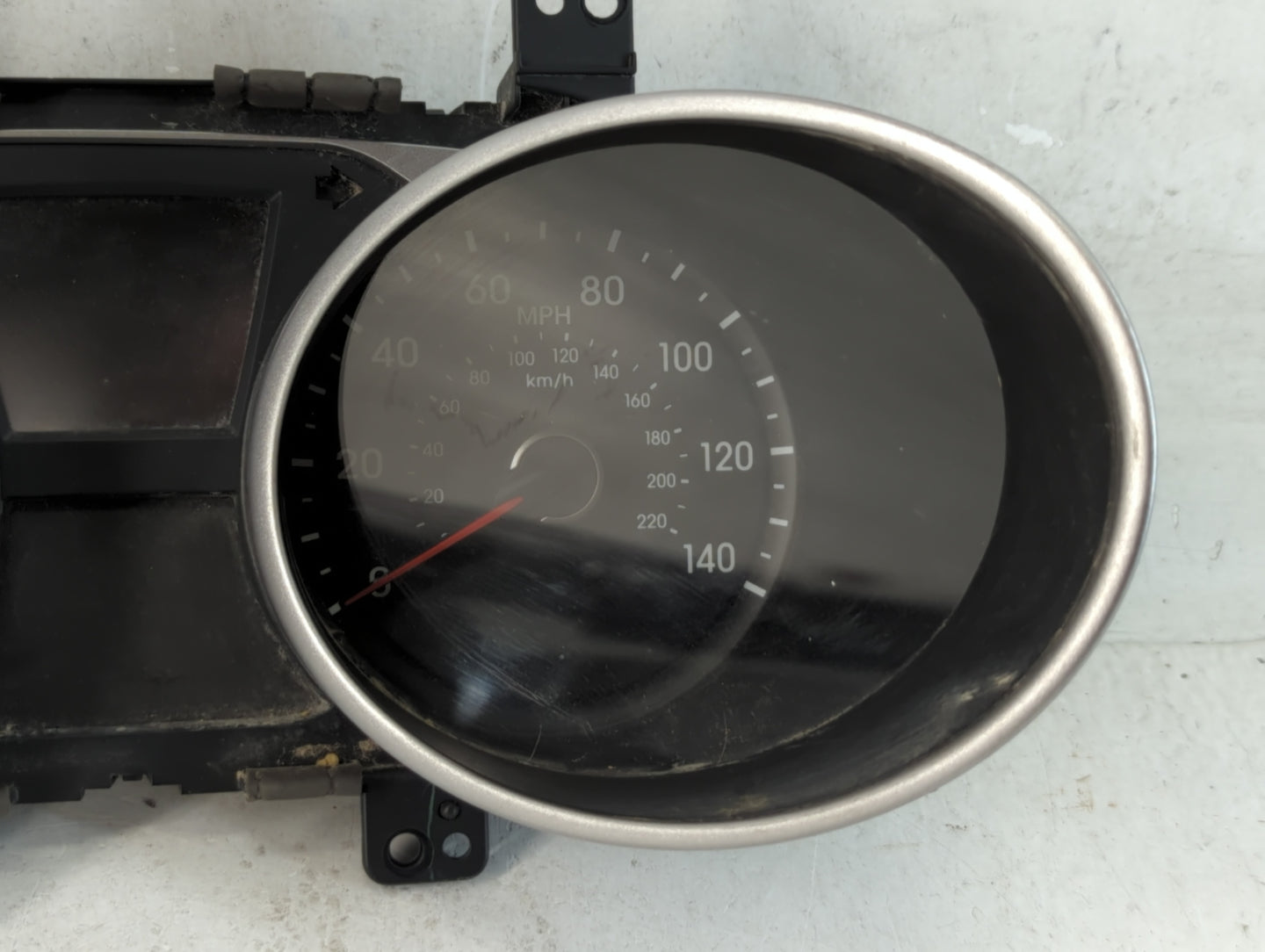 2014-2015 Hyundai Tucson Instrument Cluster Speedometer Gauges P/N:94011-2S080 Fits Fits 2014 2015 OEM Used Auto Parts - Oem
