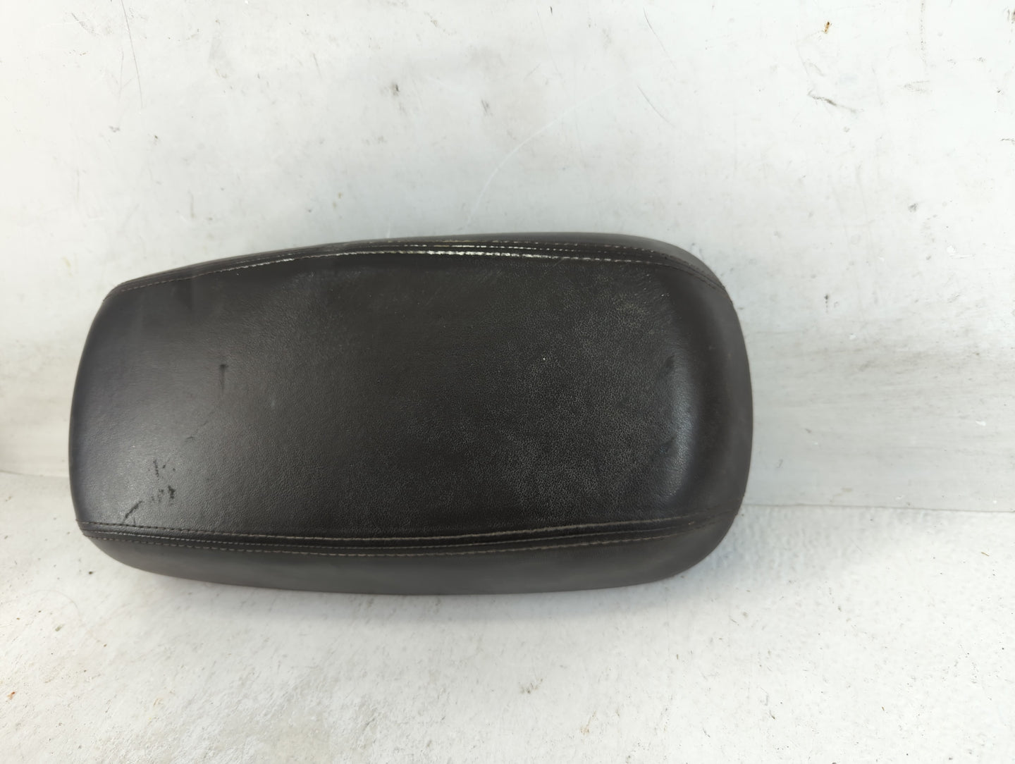 2014-2015 Hyundai Tucson Center Console Armrest Cover Lid Fits Fits 2014 2015 OEM Used Auto Parts - Oemusedautoparts1.com