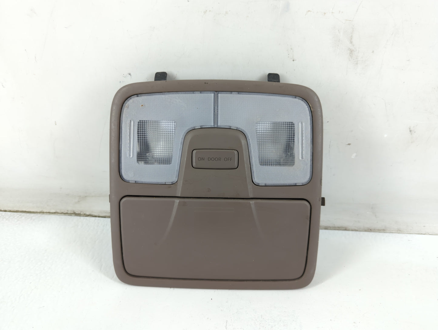 2015 Hyundai Tucson Overhead Roof Console - Oemusedautoparts1.com