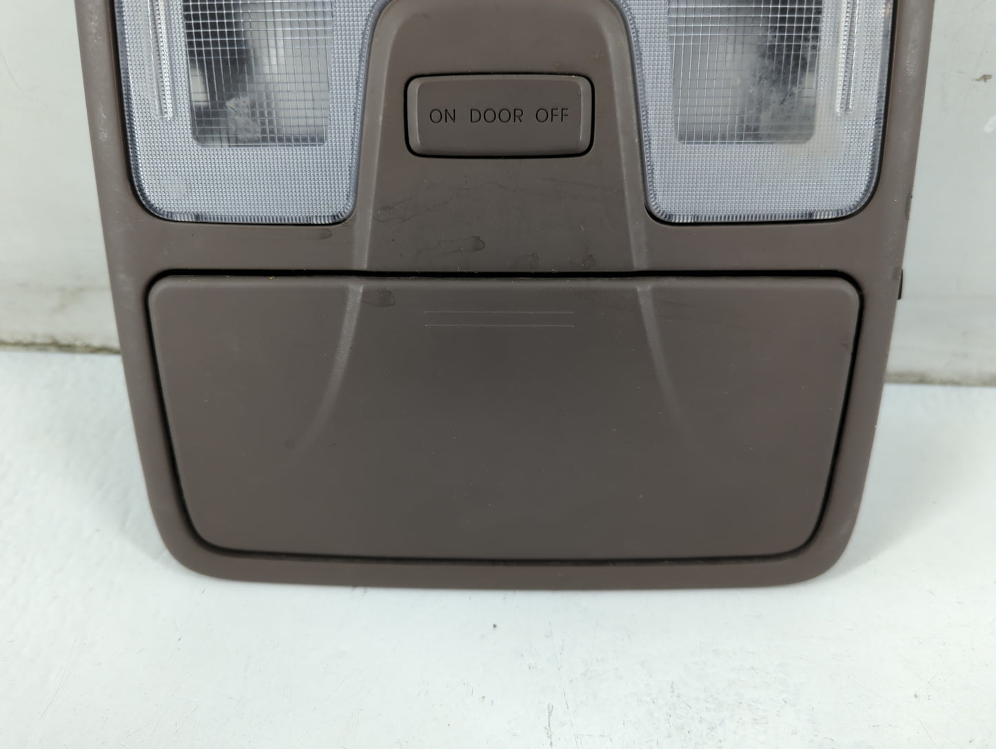 2015 Hyundai Tucson Overhead Roof Console - Oemusedautoparts1.com