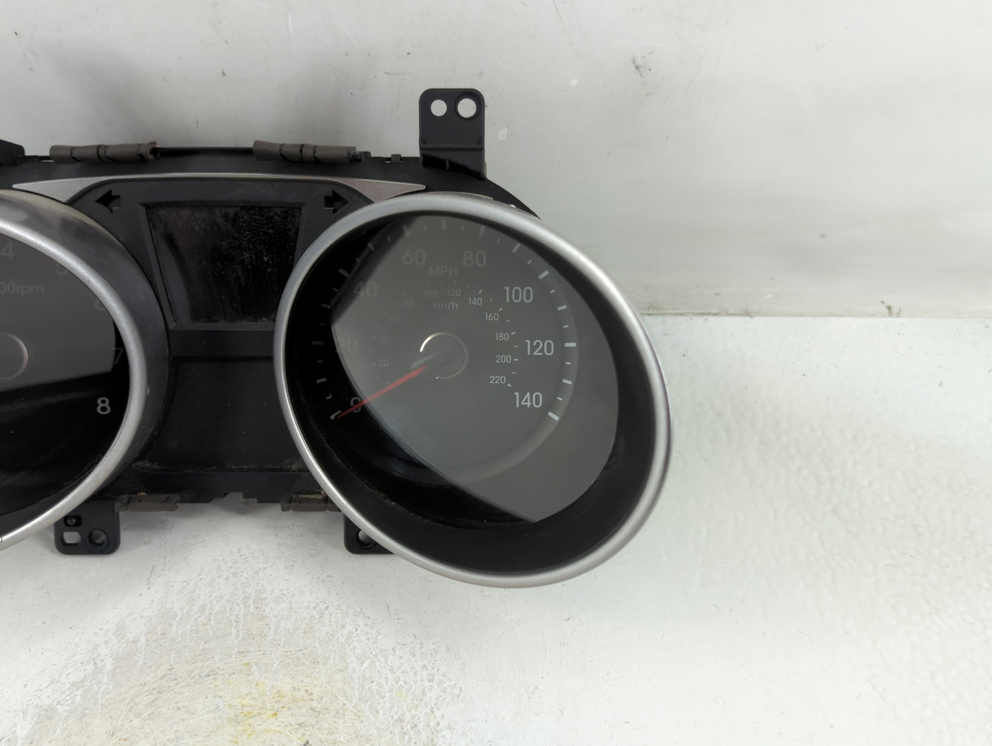 2014-2015 Hyundai Tucson Instrument Cluster Speedometer Gauges P/N:94011-2S040 Fits Fits 2014 2015 OEM Used Auto Parts - Oem