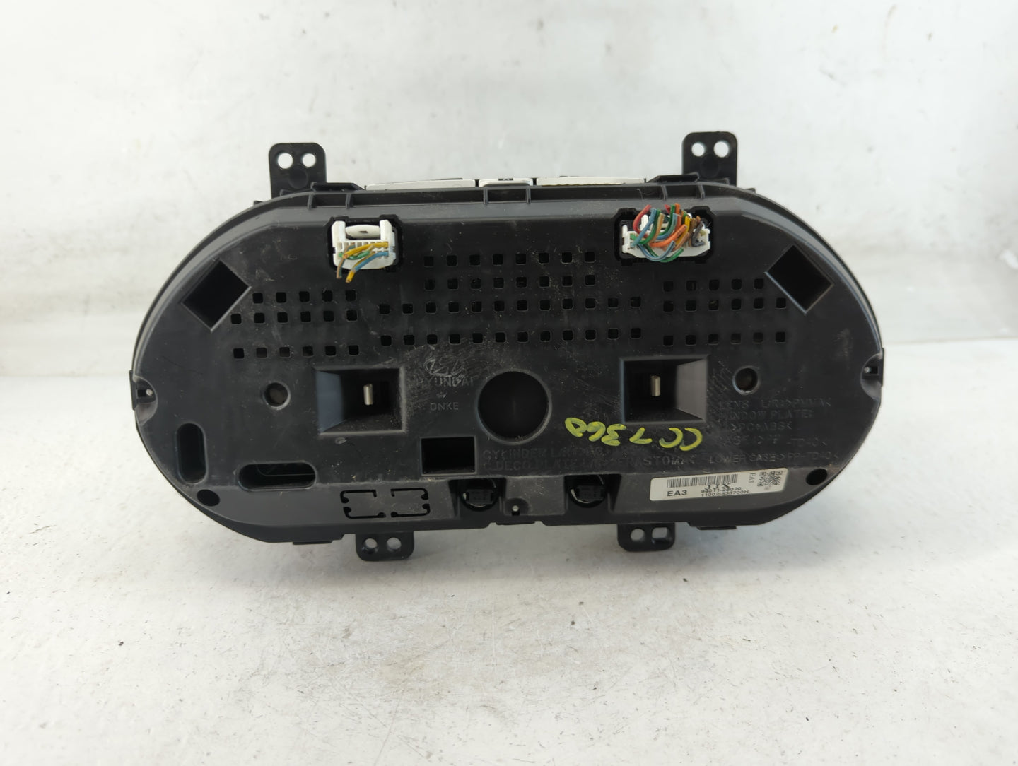 2014-2015 Hyundai Tucson Instrument Cluster Speedometer Gauges P/N:94011-2S020 Fits Fits 2014 2015 OEM Used Auto Parts - Oem